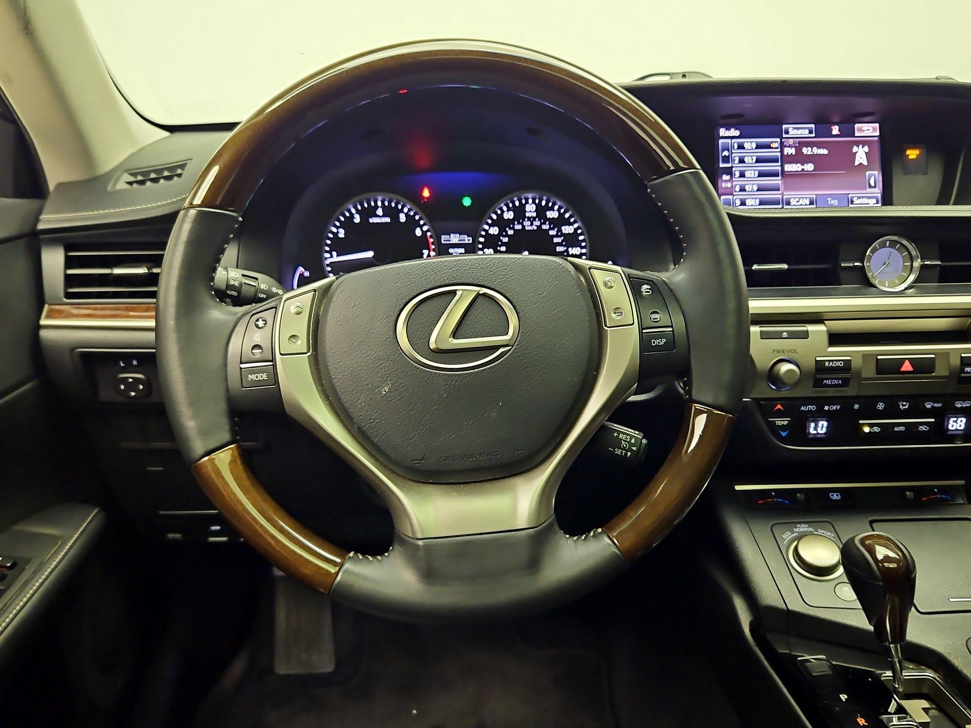 Thumbnail: 2015 Lexus ES - 10