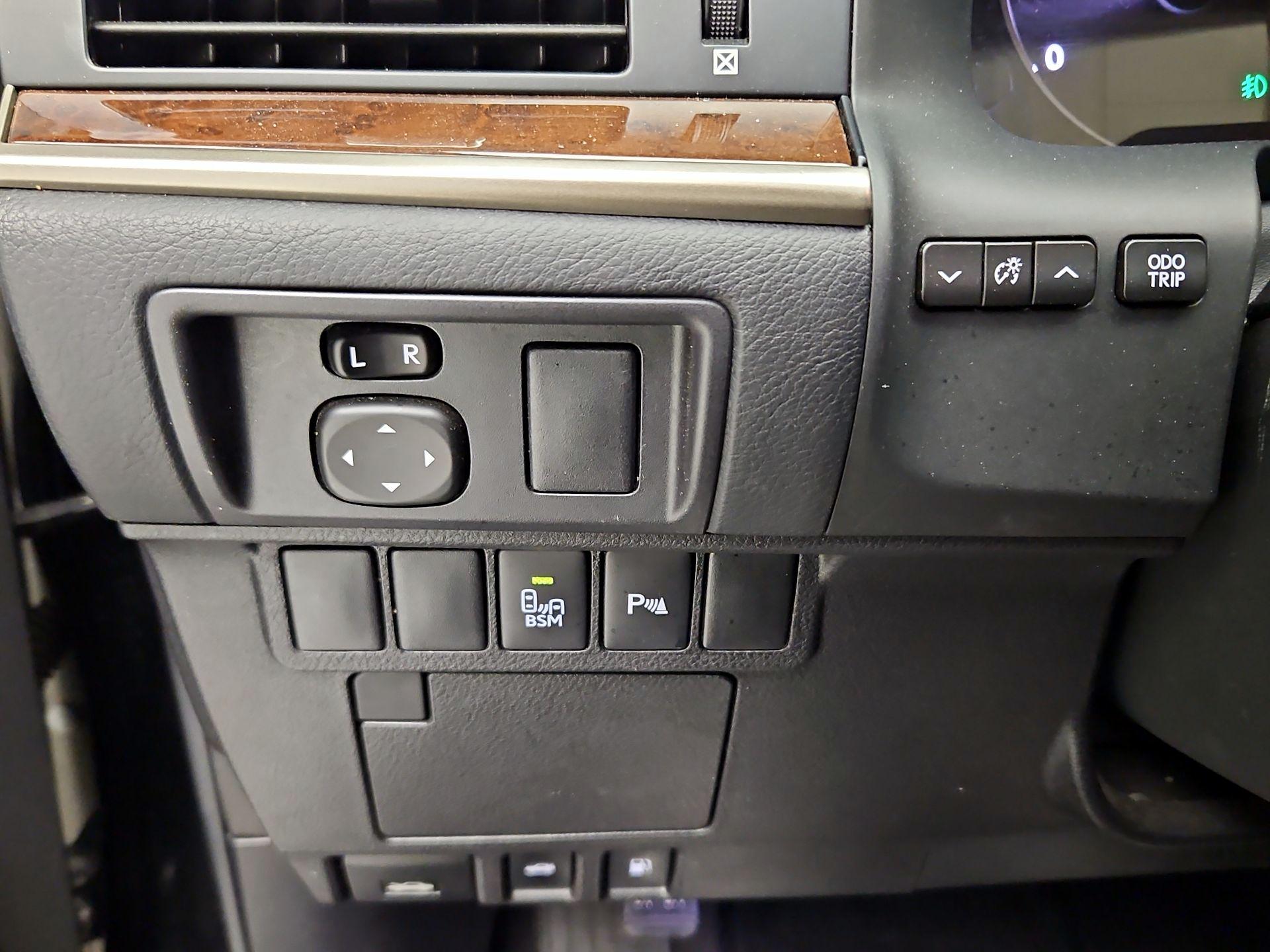 Thumbnail: 2015 Lexus ES - 13