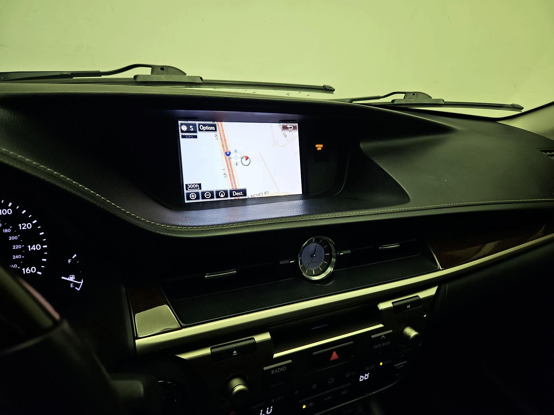 Thumbnail: 2015 Lexus ES - 14