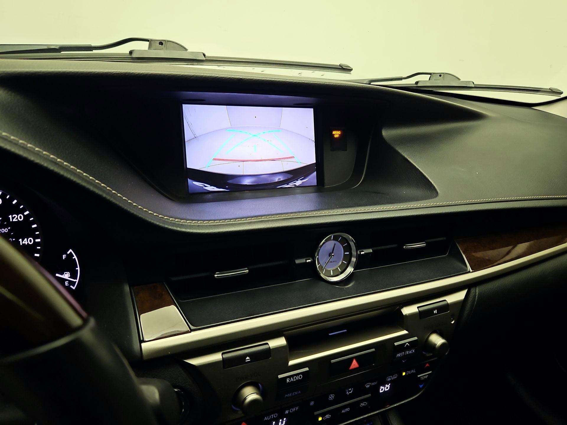 Thumbnail: 2015 Lexus ES - 15