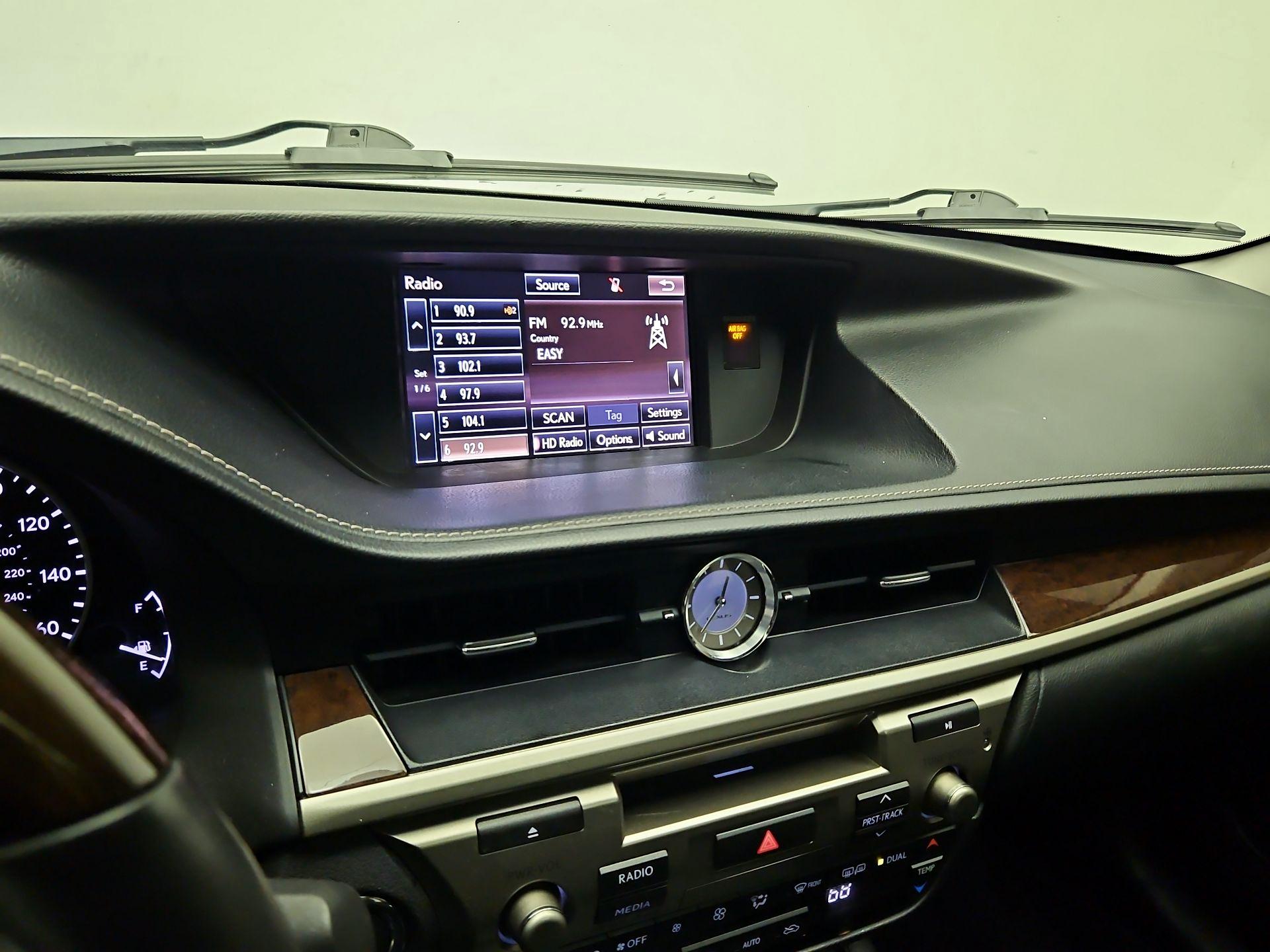 Thumbnail: 2015 Lexus ES - 16