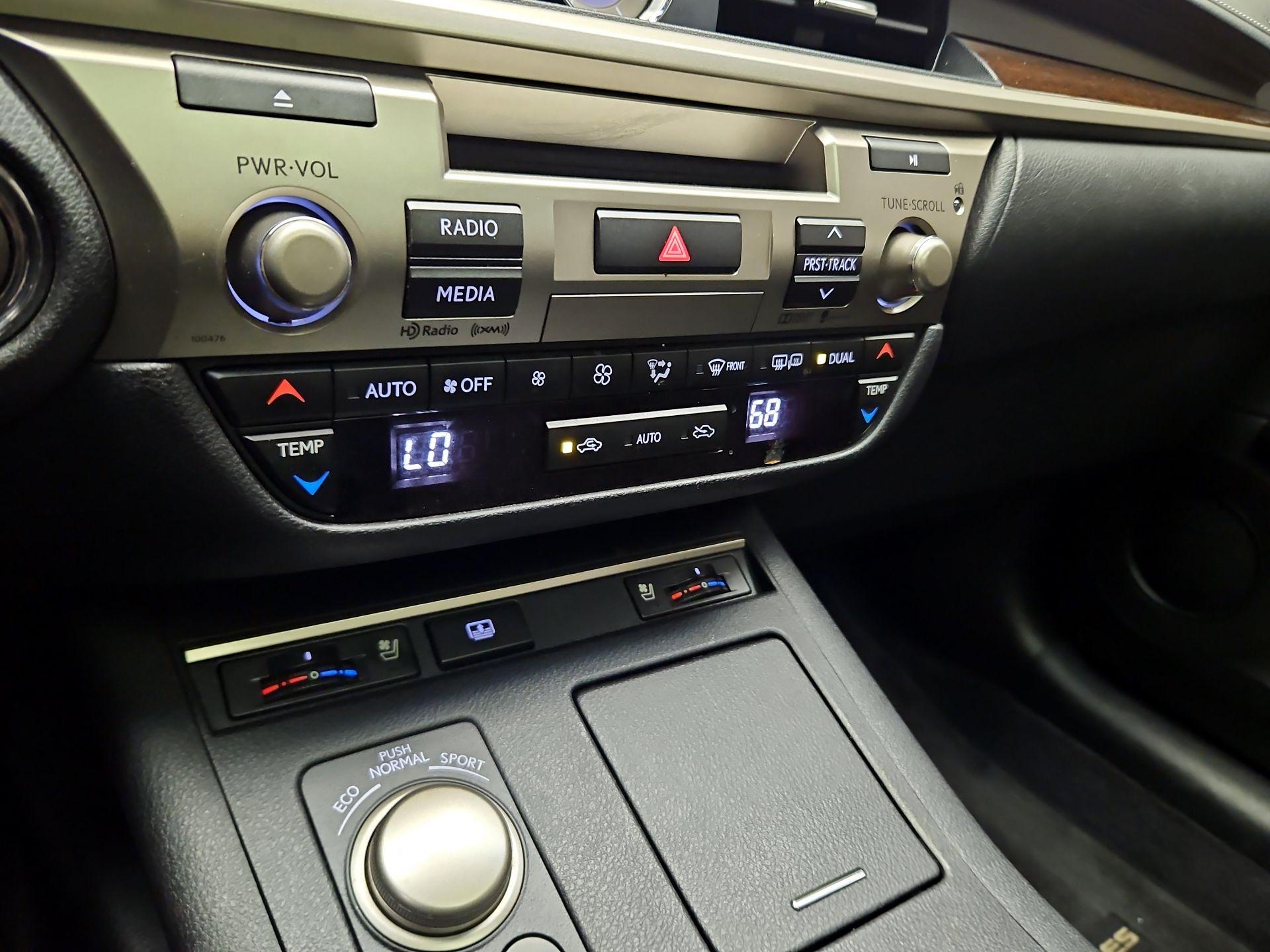 Thumbnail: 2015 Lexus ES - 17