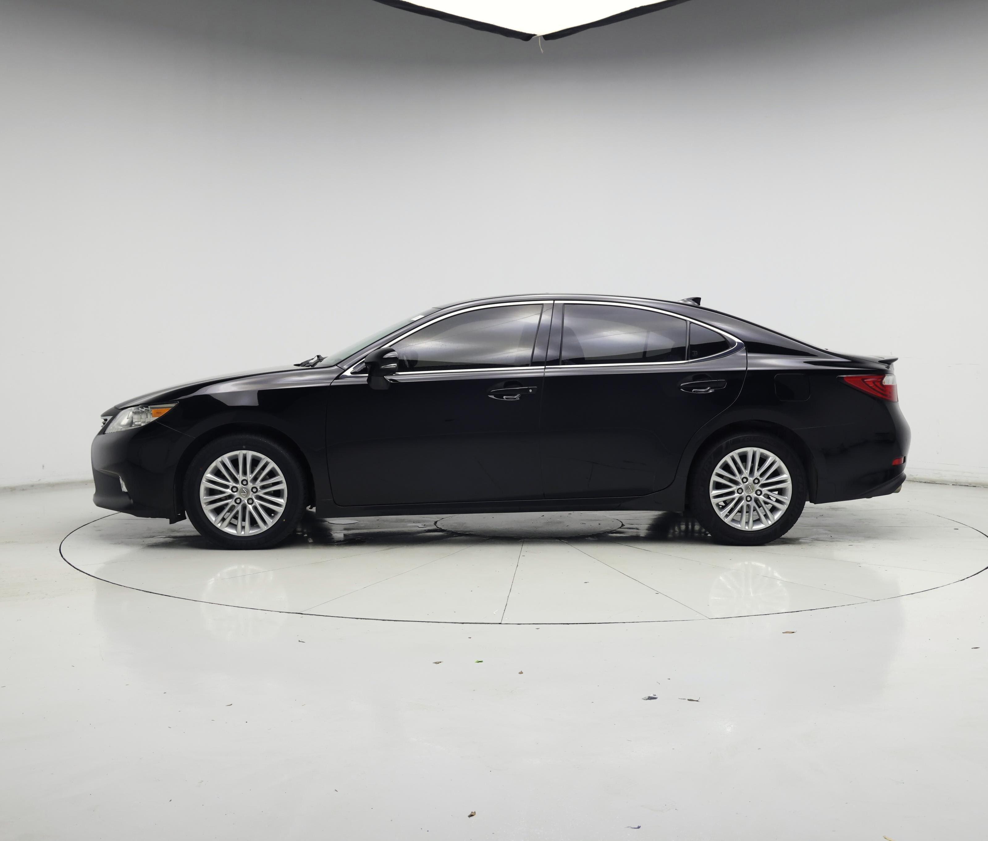 Thumbnail: 2015 Lexus ES - 3