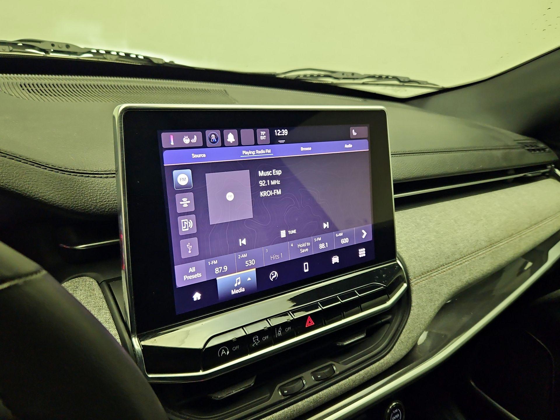 Thumbnail: 2023 Jeep Compass - 15