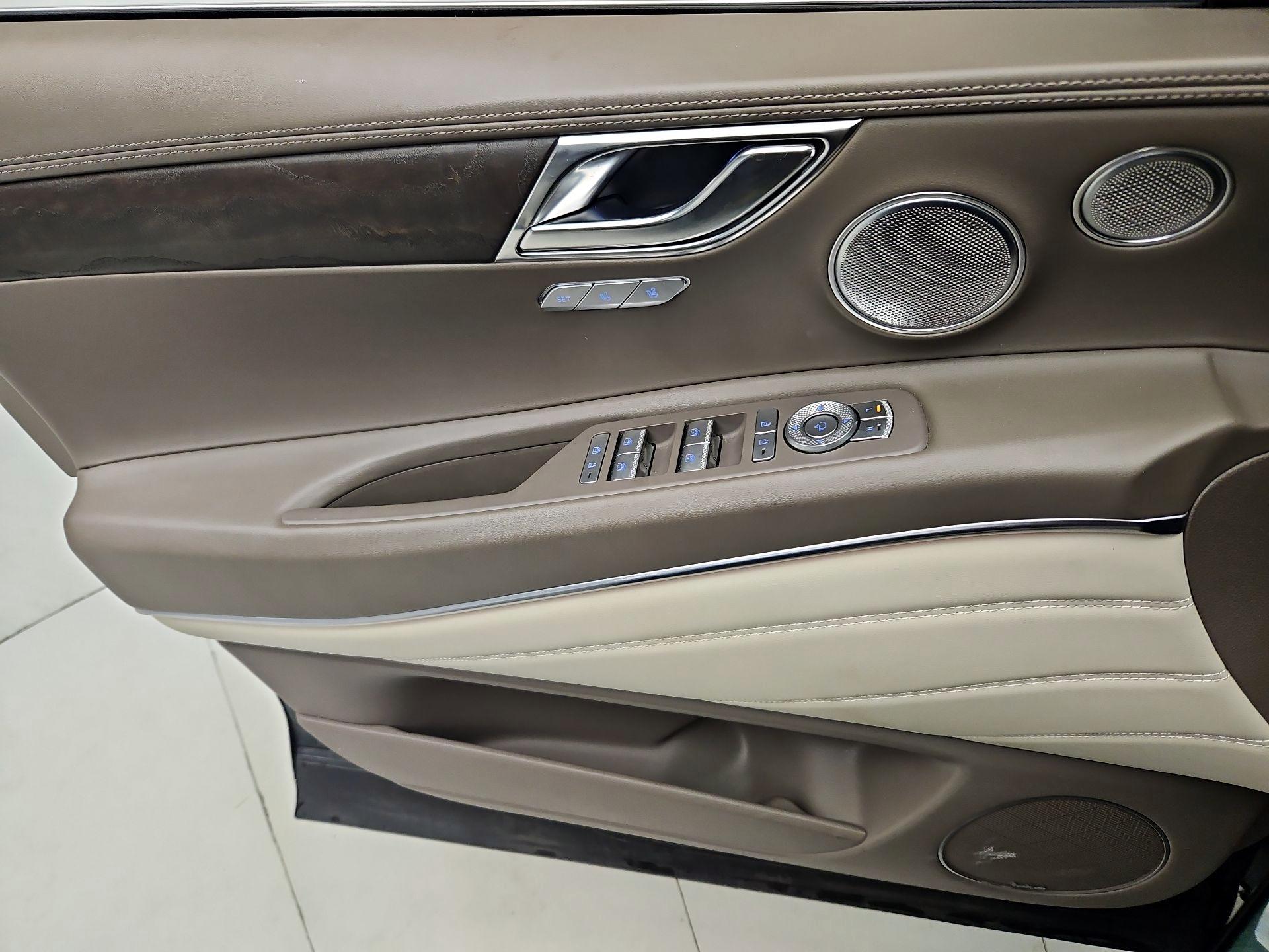 Thumbnail: 2022 Genesis GV80 - 12