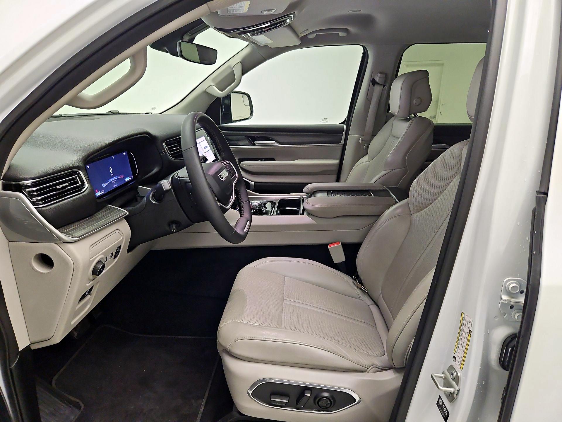 Thumbnail: 2024 Jeep Wagoneer - 11