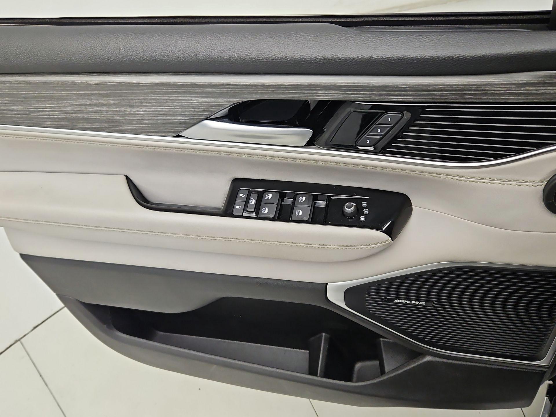 Thumbnail: 2024 Jeep Wagoneer - 12