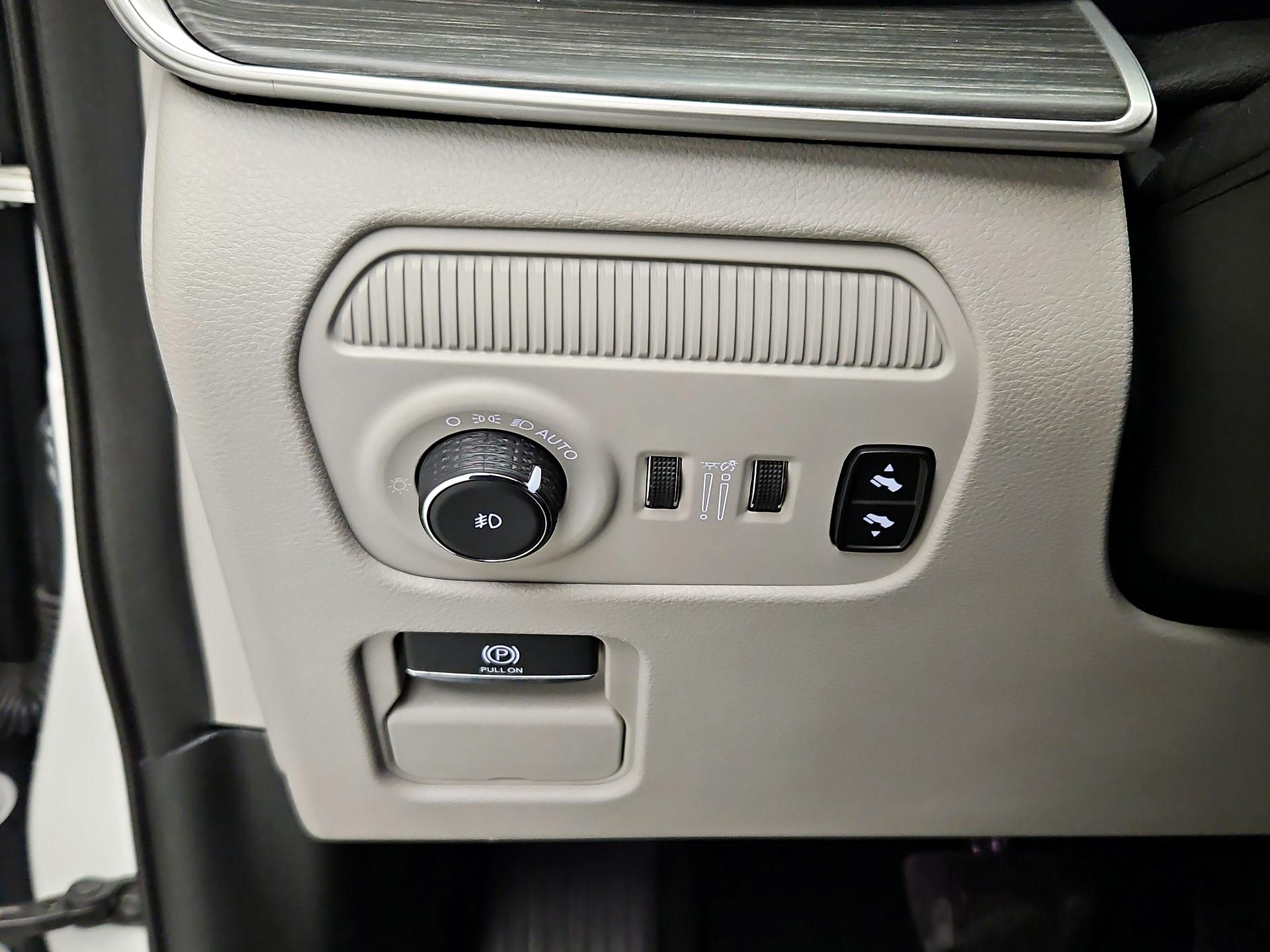 Thumbnail: 2024 Jeep Wagoneer - 13