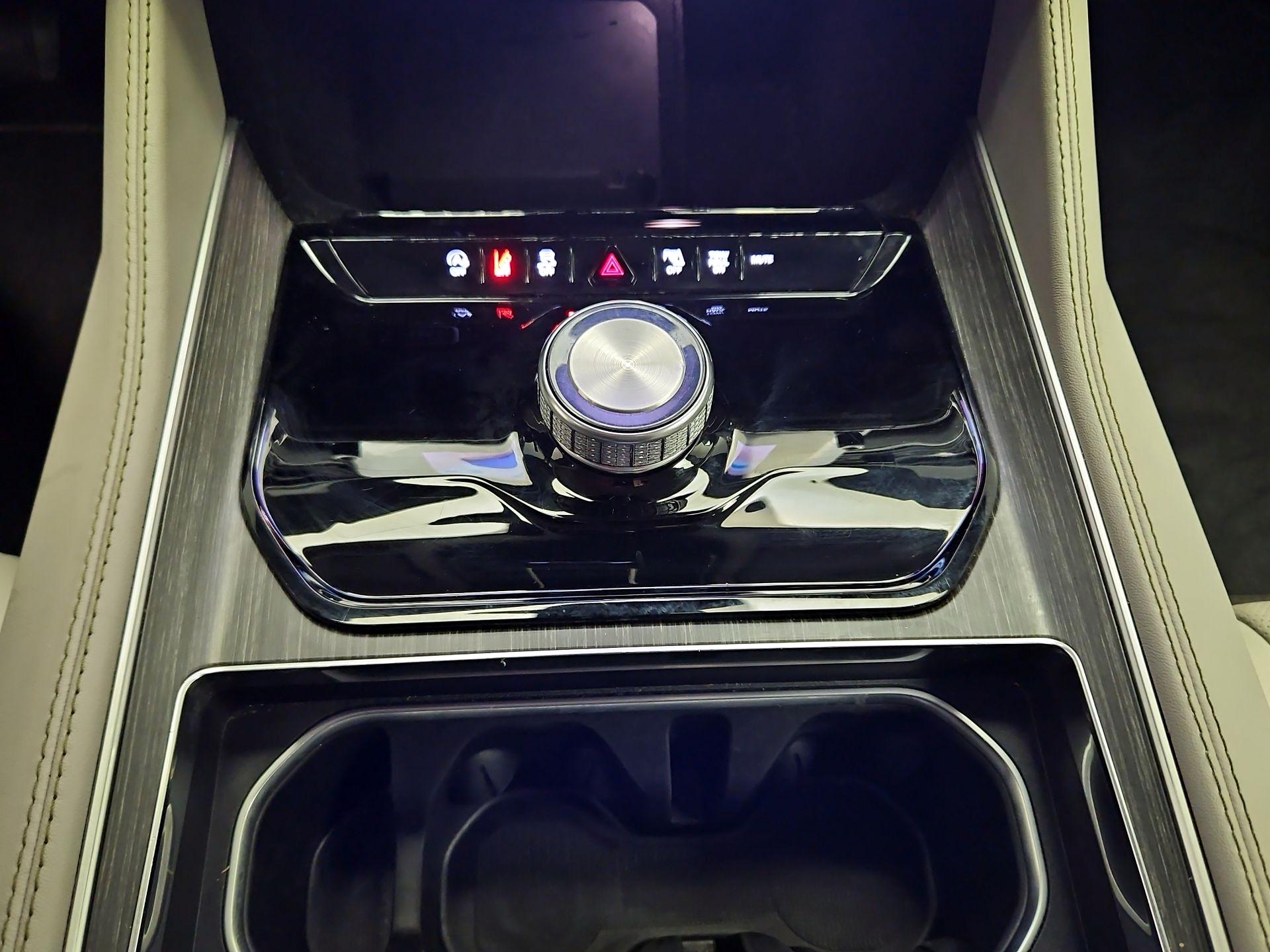 Thumbnail: 2024 Jeep Wagoneer - 18