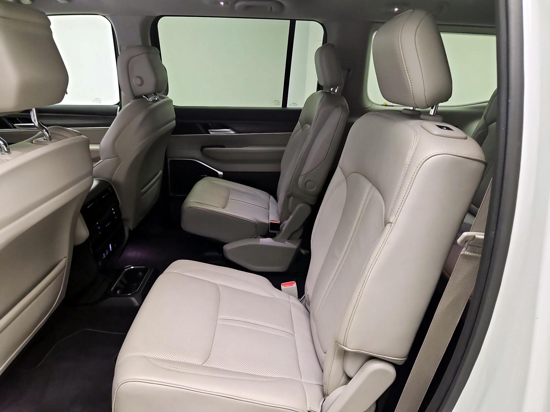 Thumbnail: 2024 Jeep Wagoneer - 20