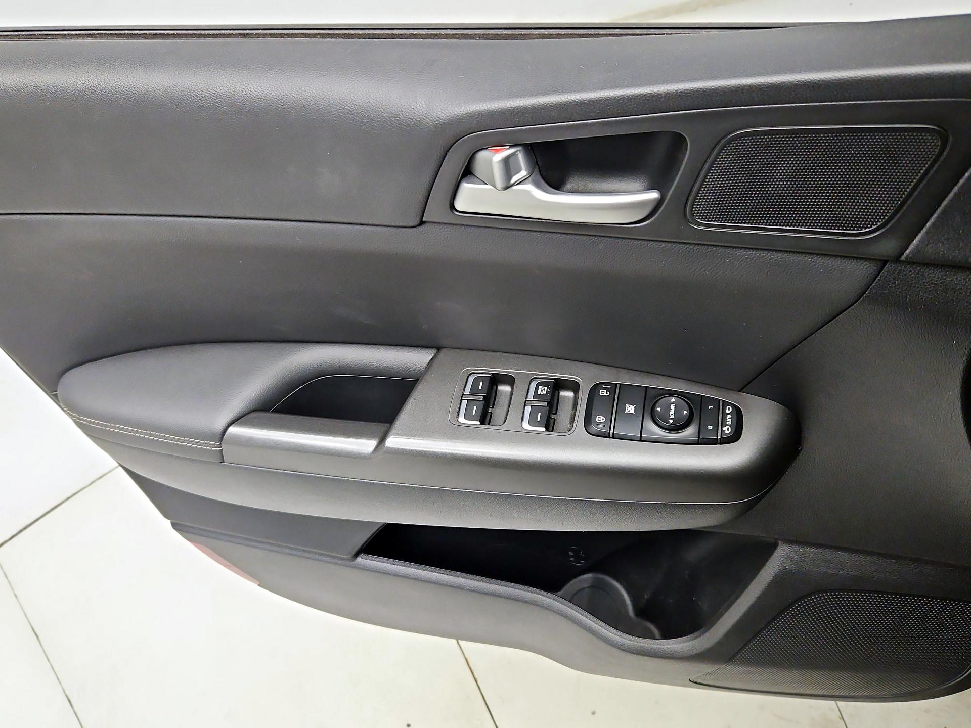 Thumbnail: 2020 Kia Sportage - 12