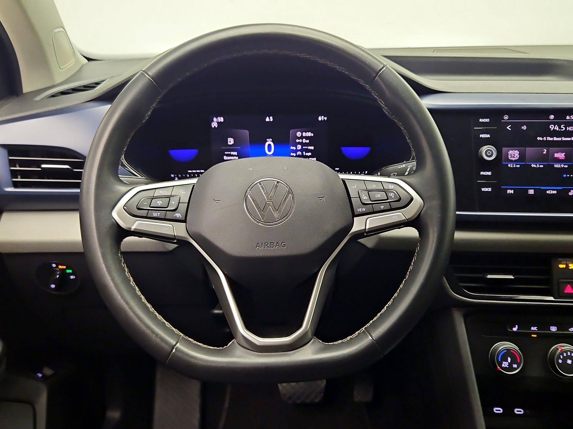 Thumbnail: 2022 Volkswagen Taos - 10