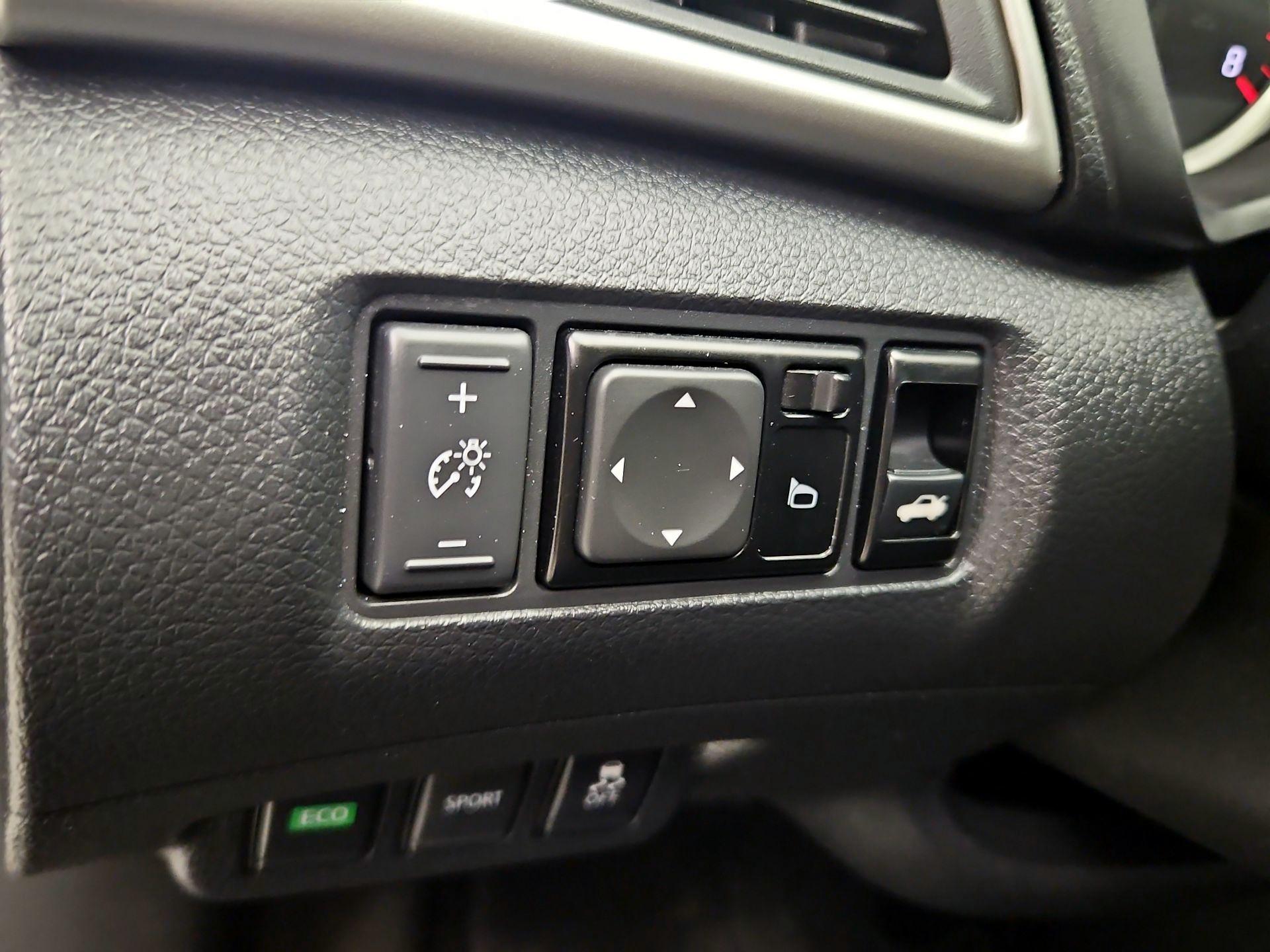 Thumbnail: 2017 Nissan Sentra - 13