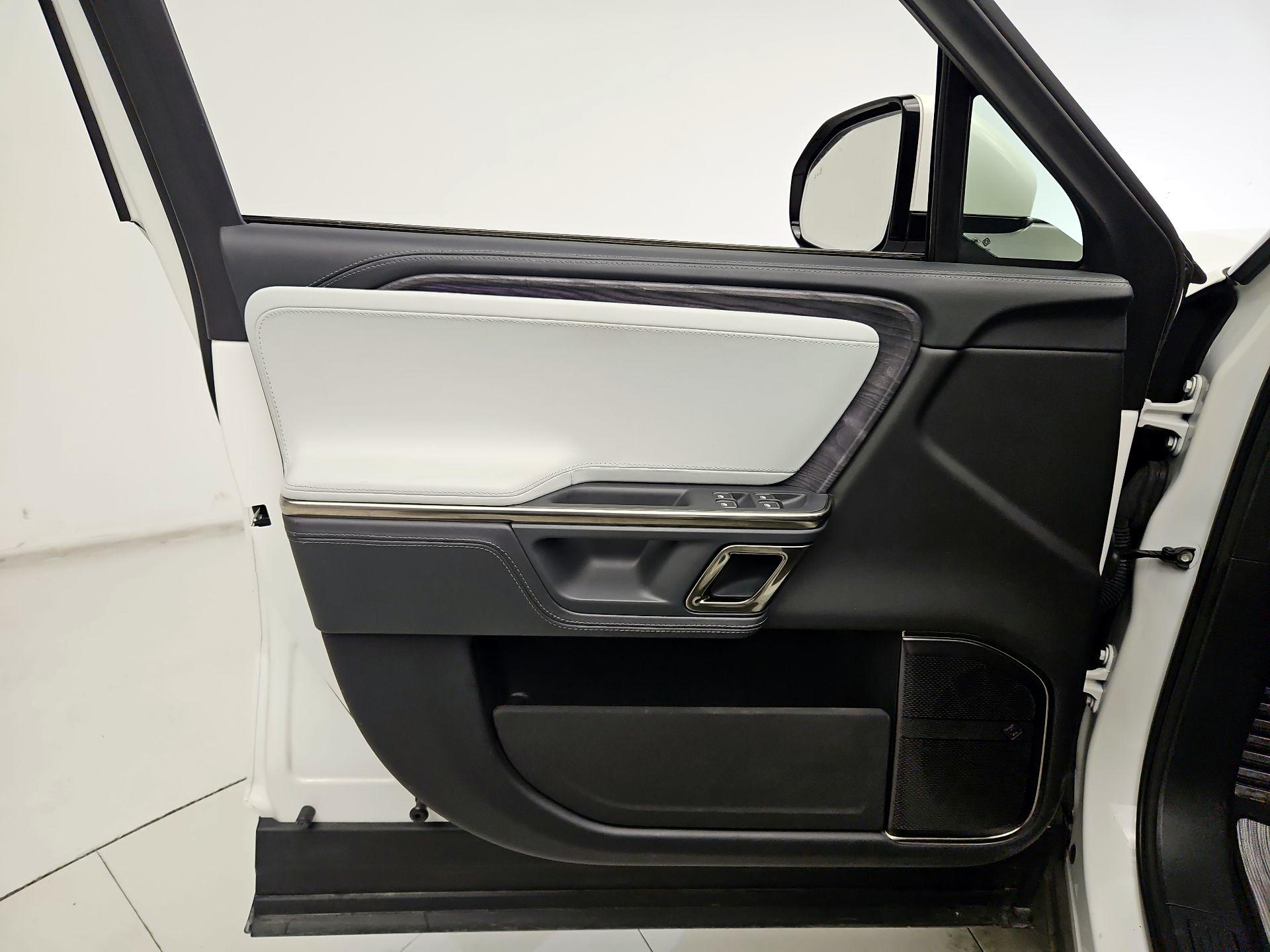 Thumbnail: 2024 Rivian R1S - 12