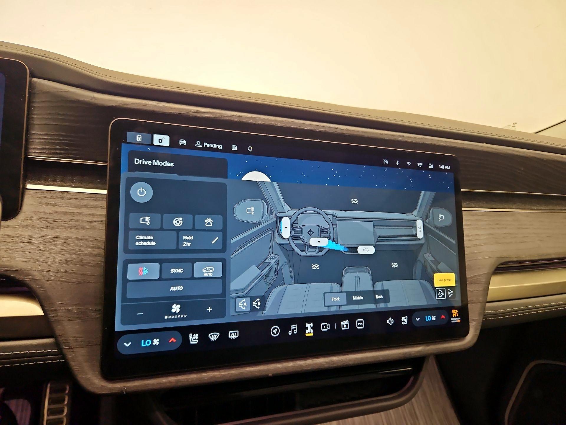 Thumbnail: 2024 Rivian R1S - 15