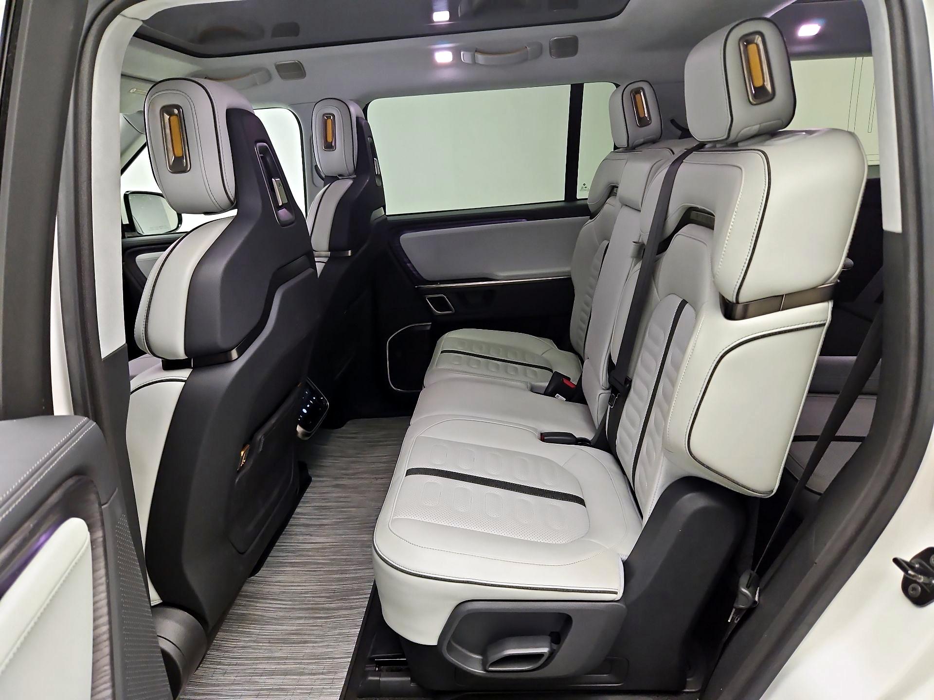 Thumbnail: 2024 Rivian R1S - 17