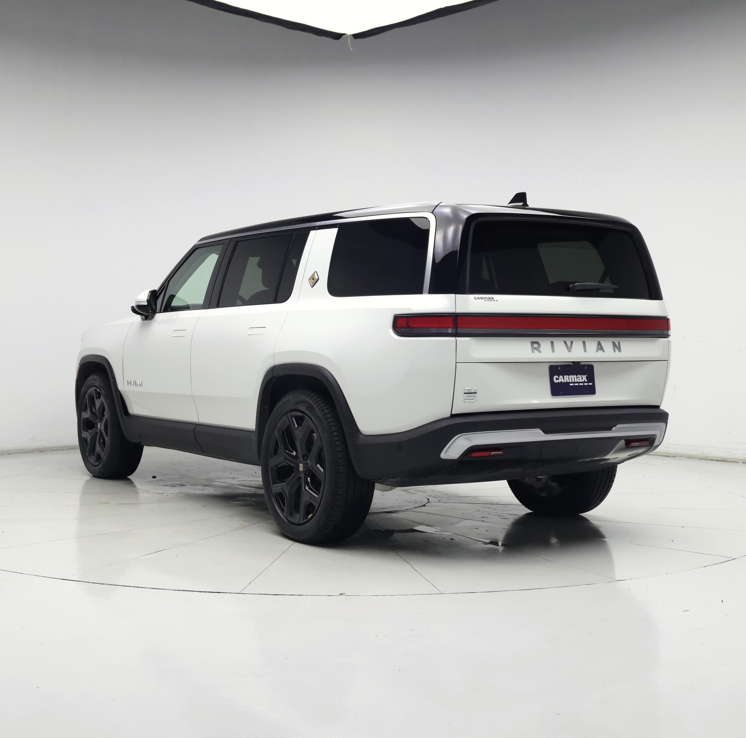 Thumbnail: 2024 Rivian R1S - 2