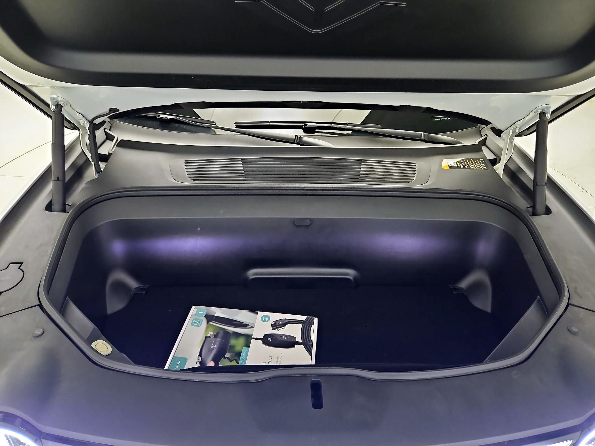 Thumbnail: 2024 Rivian R1S - 19