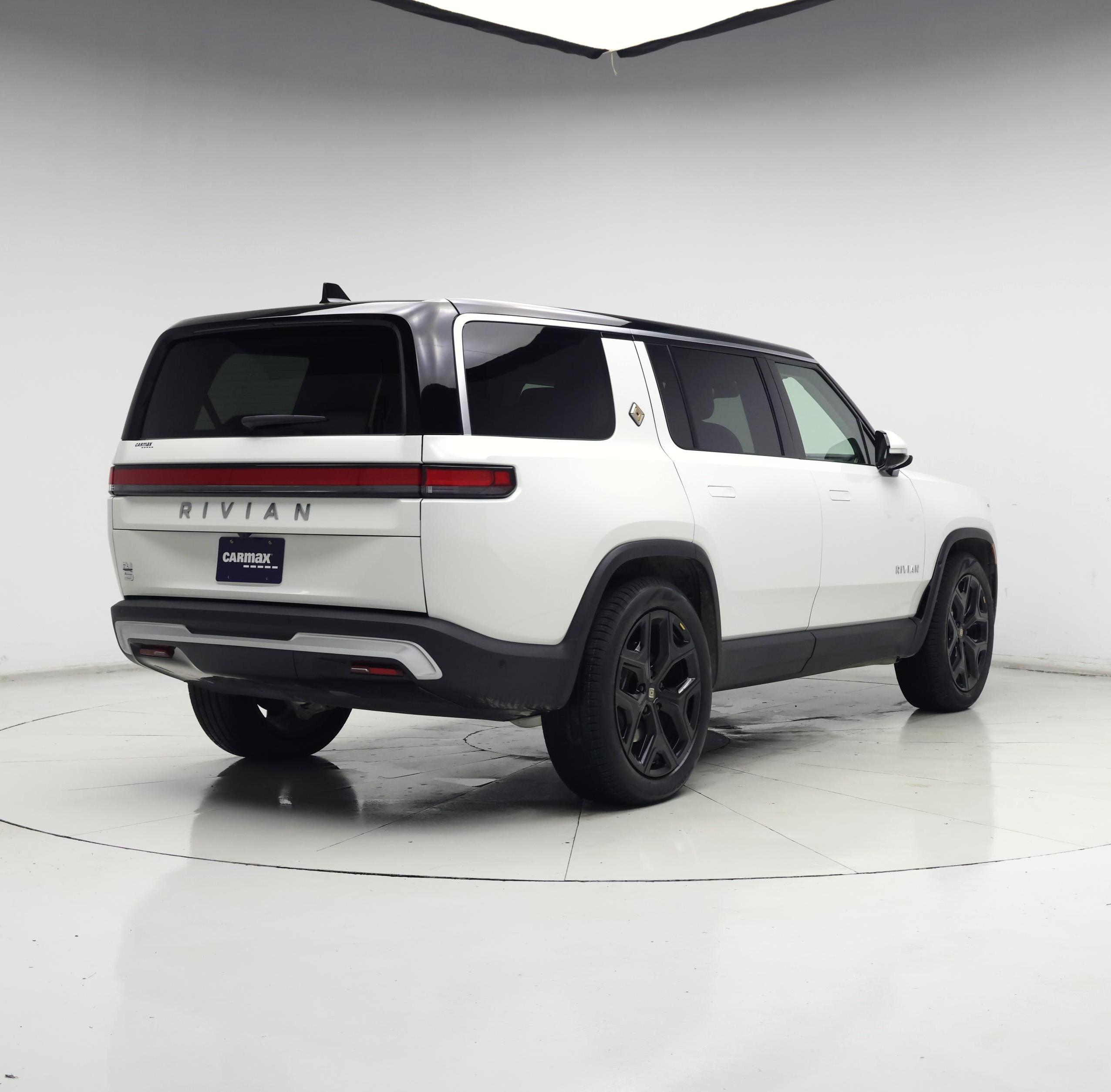 Thumbnail: 2024 Rivian R1S - 8