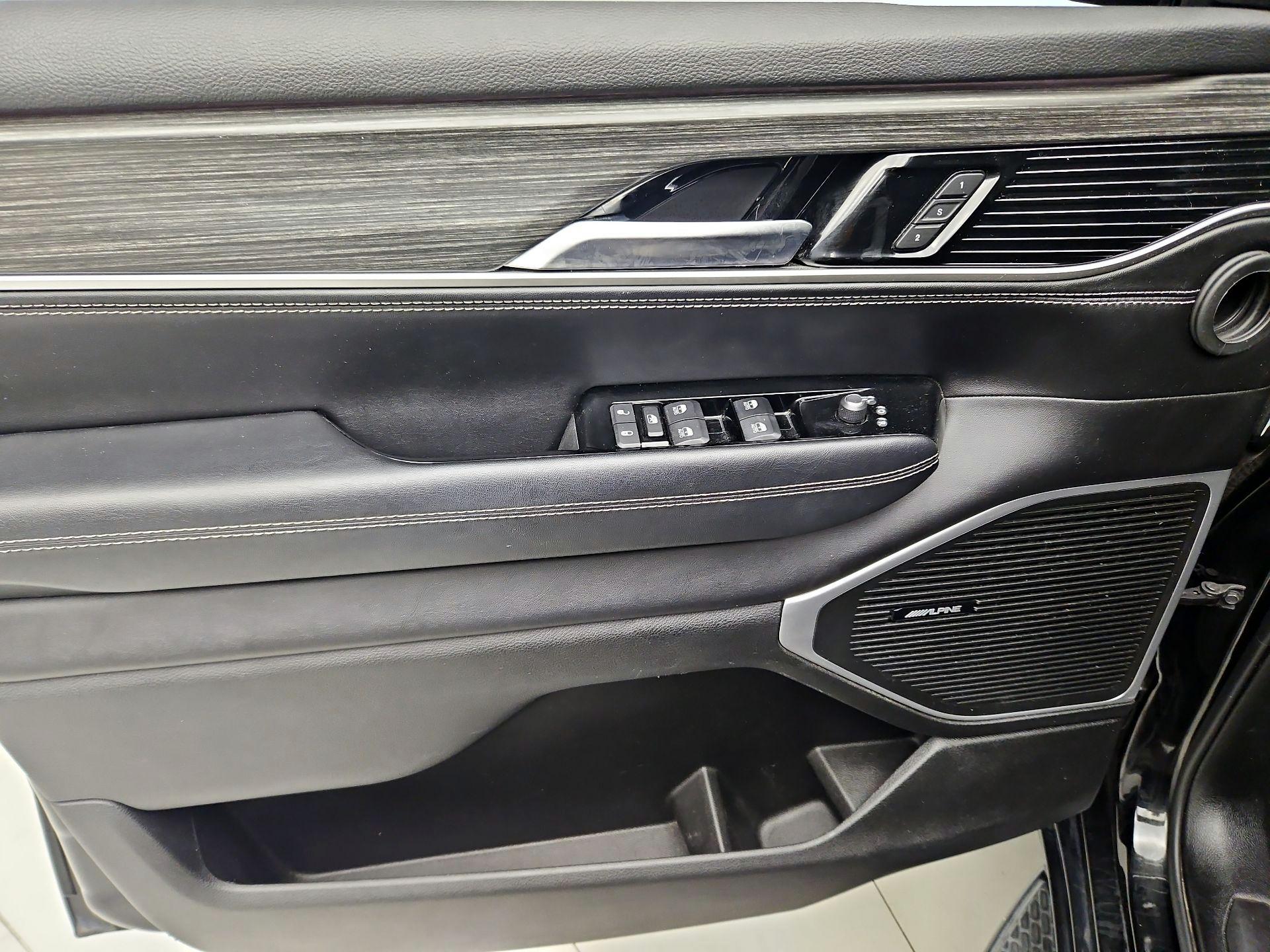 Thumbnail: 2024 Jeep Wagoneer - 12