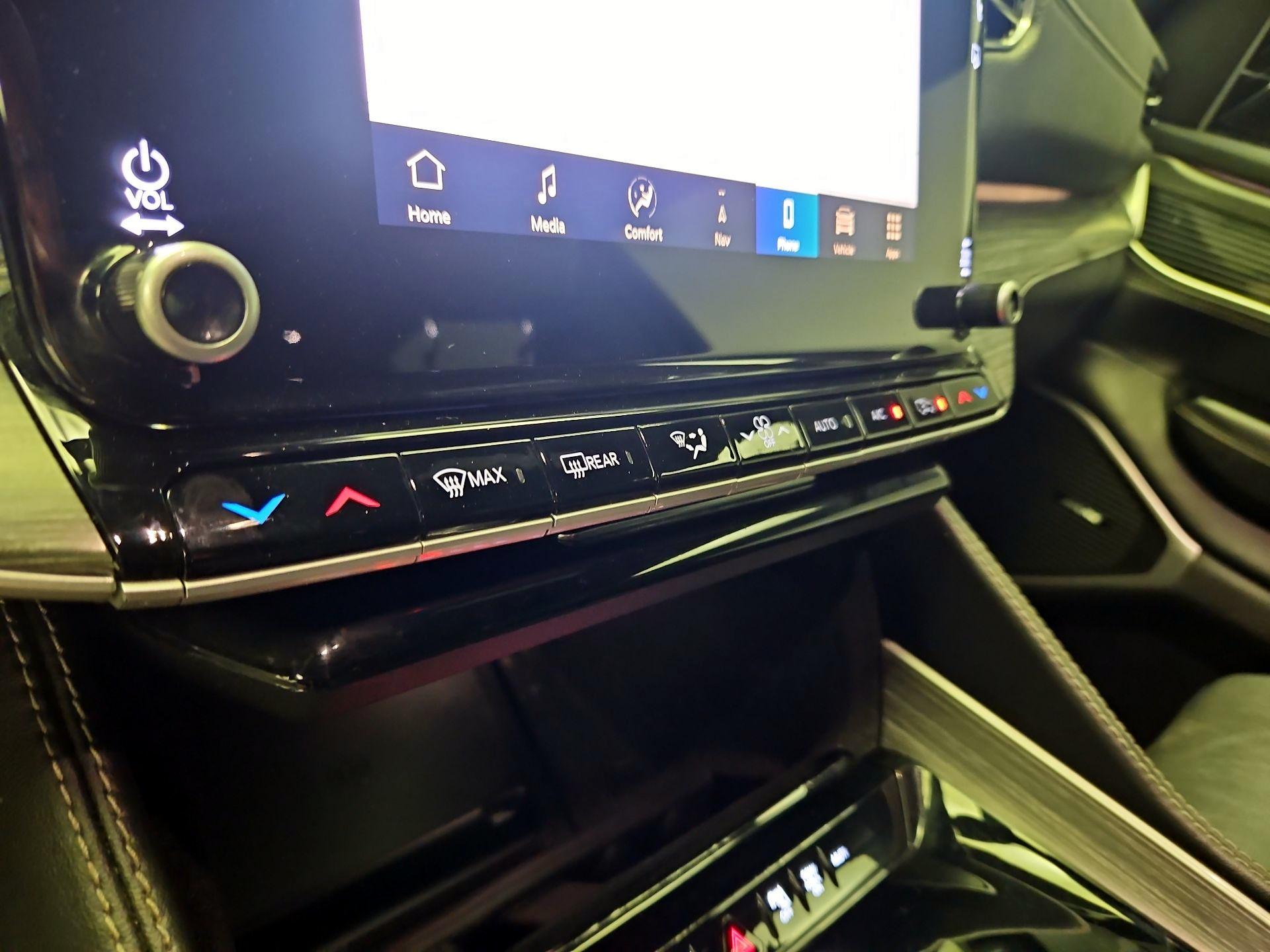 Thumbnail: 2024 Jeep Wagoneer - 17