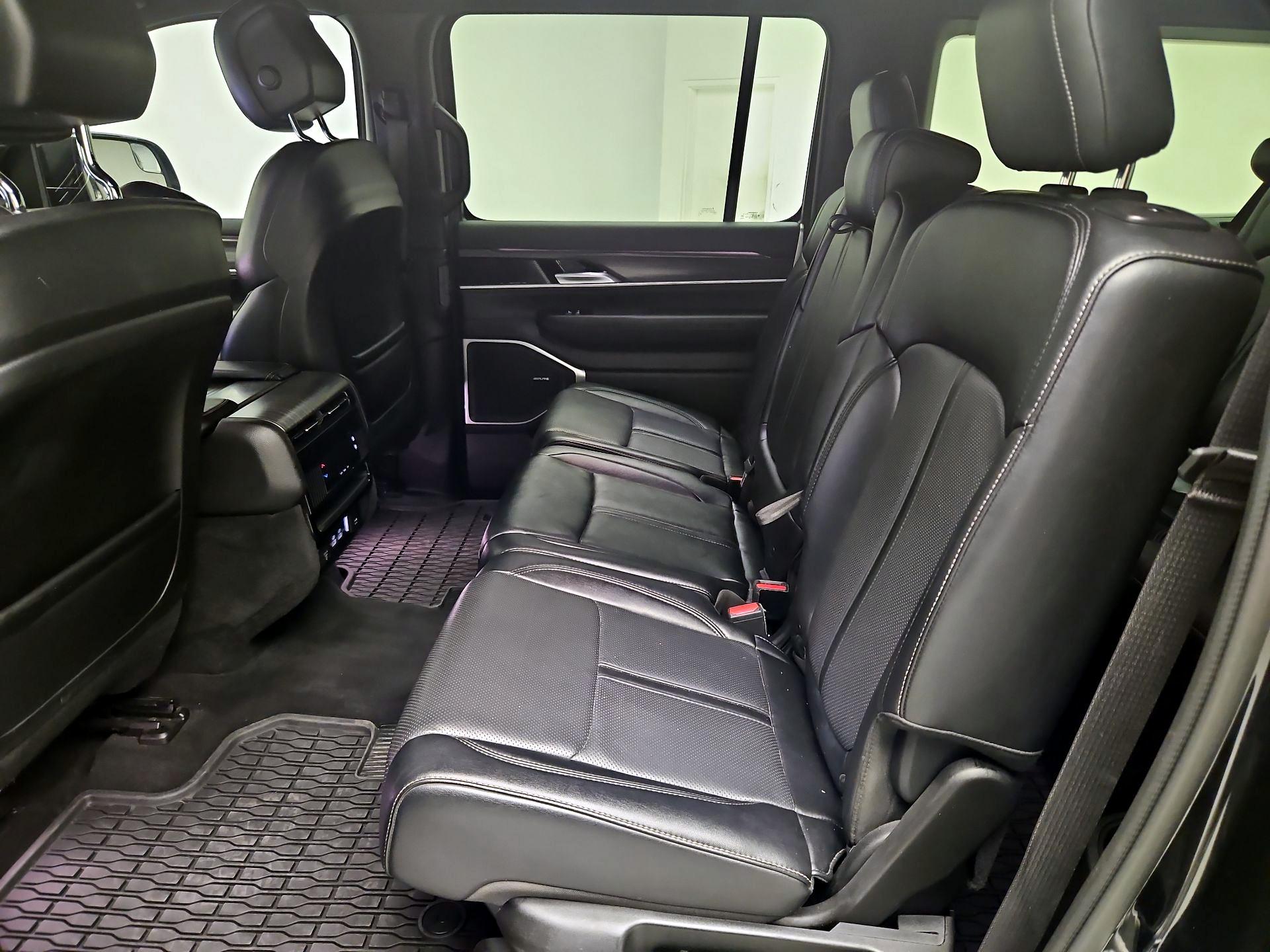 Thumbnail: 2024 Jeep Wagoneer - 20