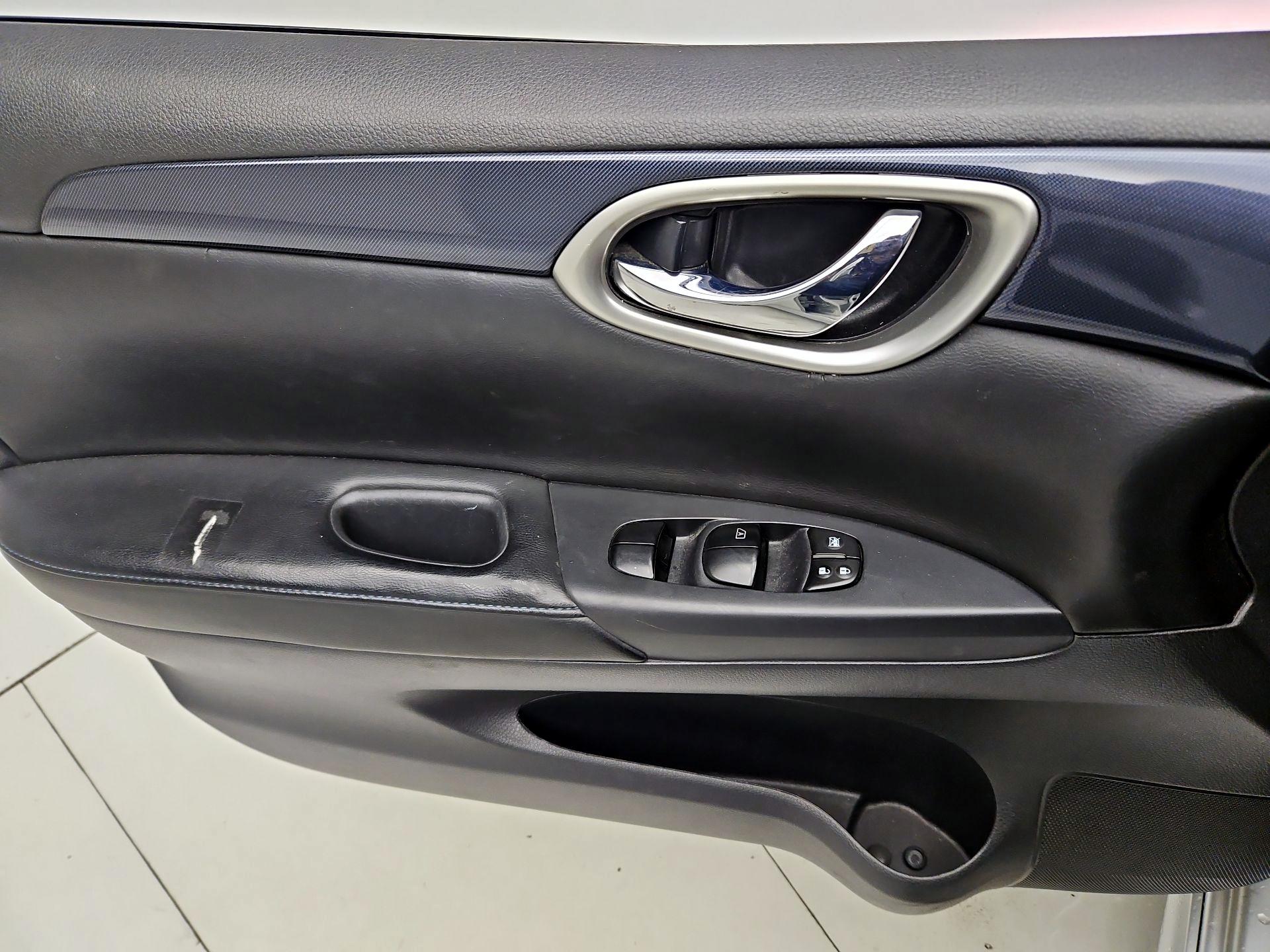 Thumbnail: 2016 Nissan Sentra - 12