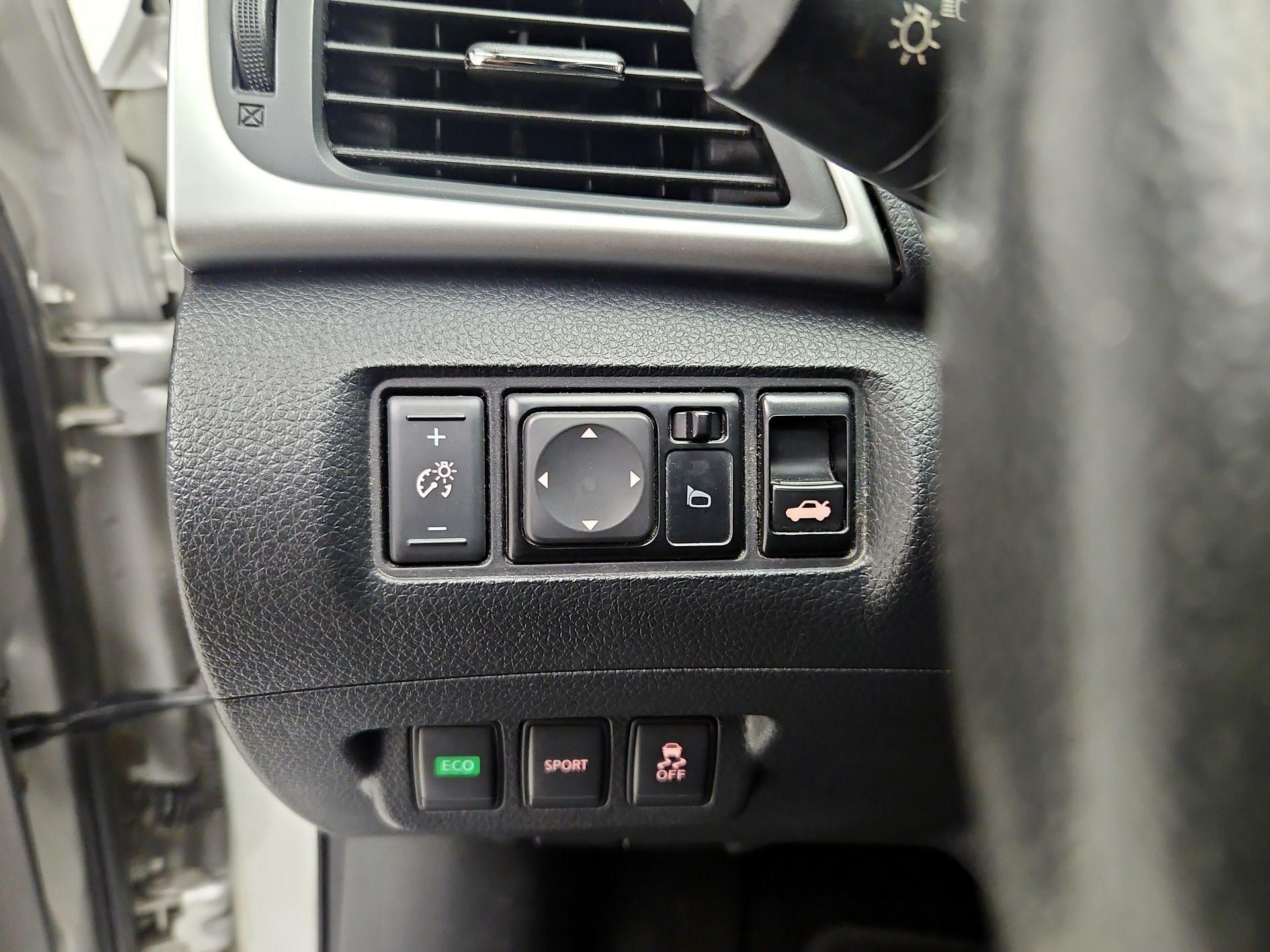 Thumbnail: 2016 Nissan Sentra - 13