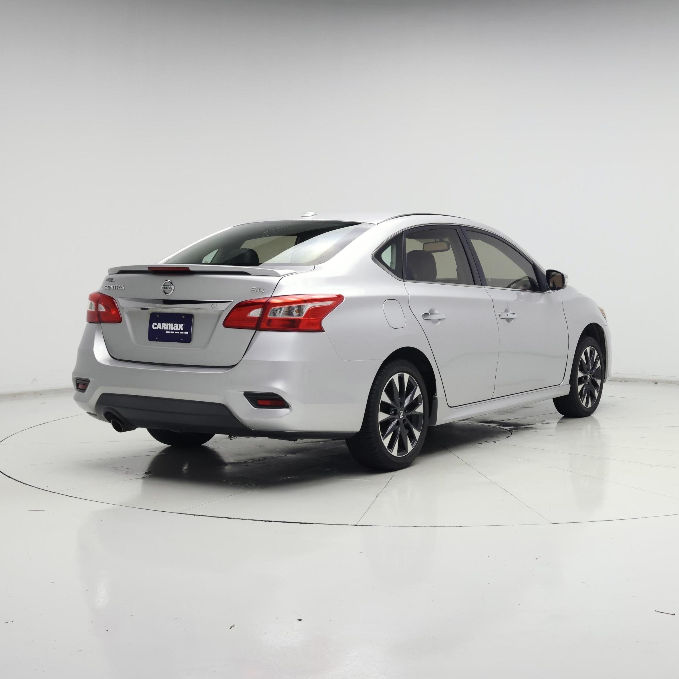 Thumbnail: 2016 Nissan Sentra - 8