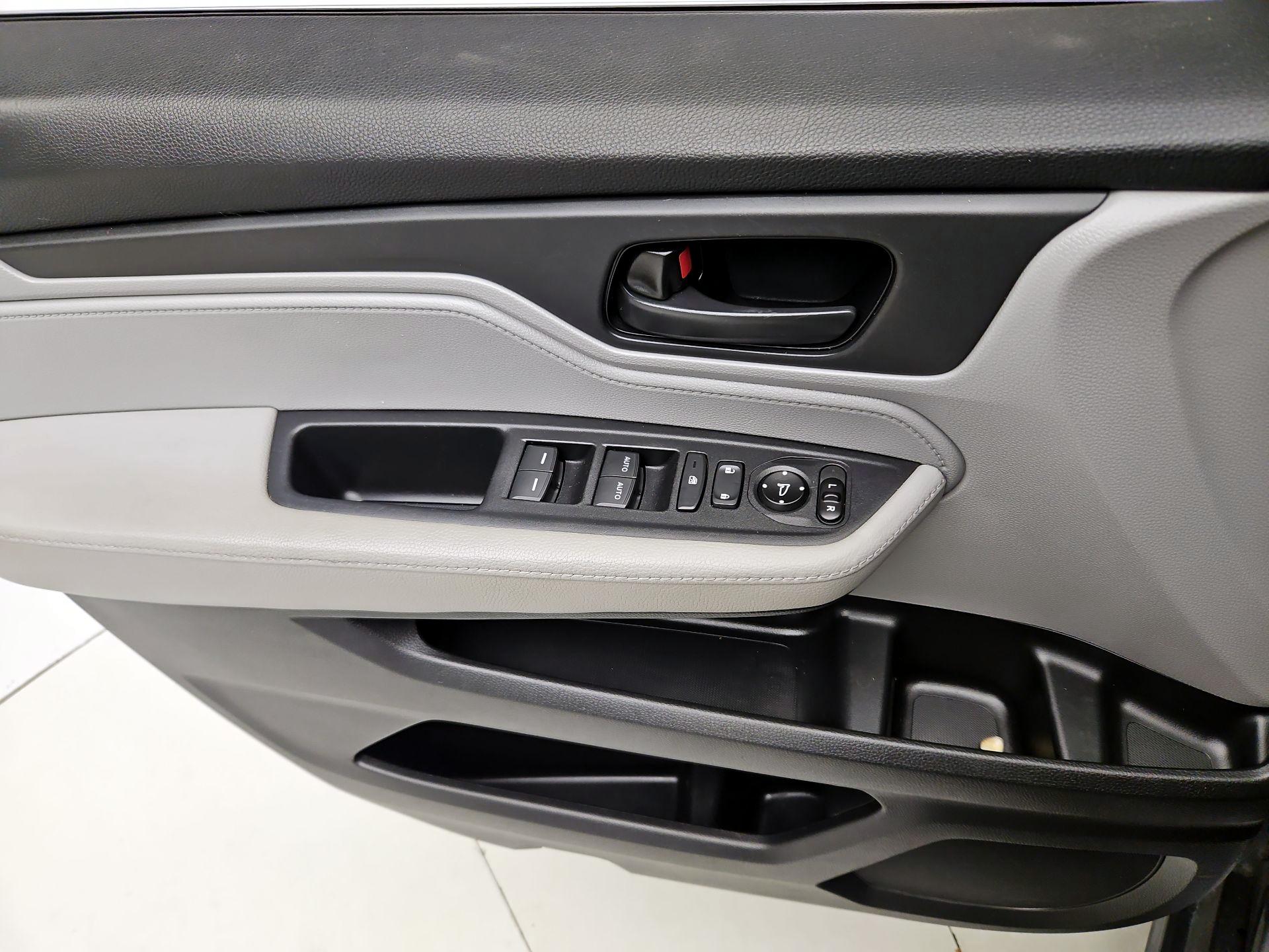 Thumbnail: 2019 Honda Odyssey - 12