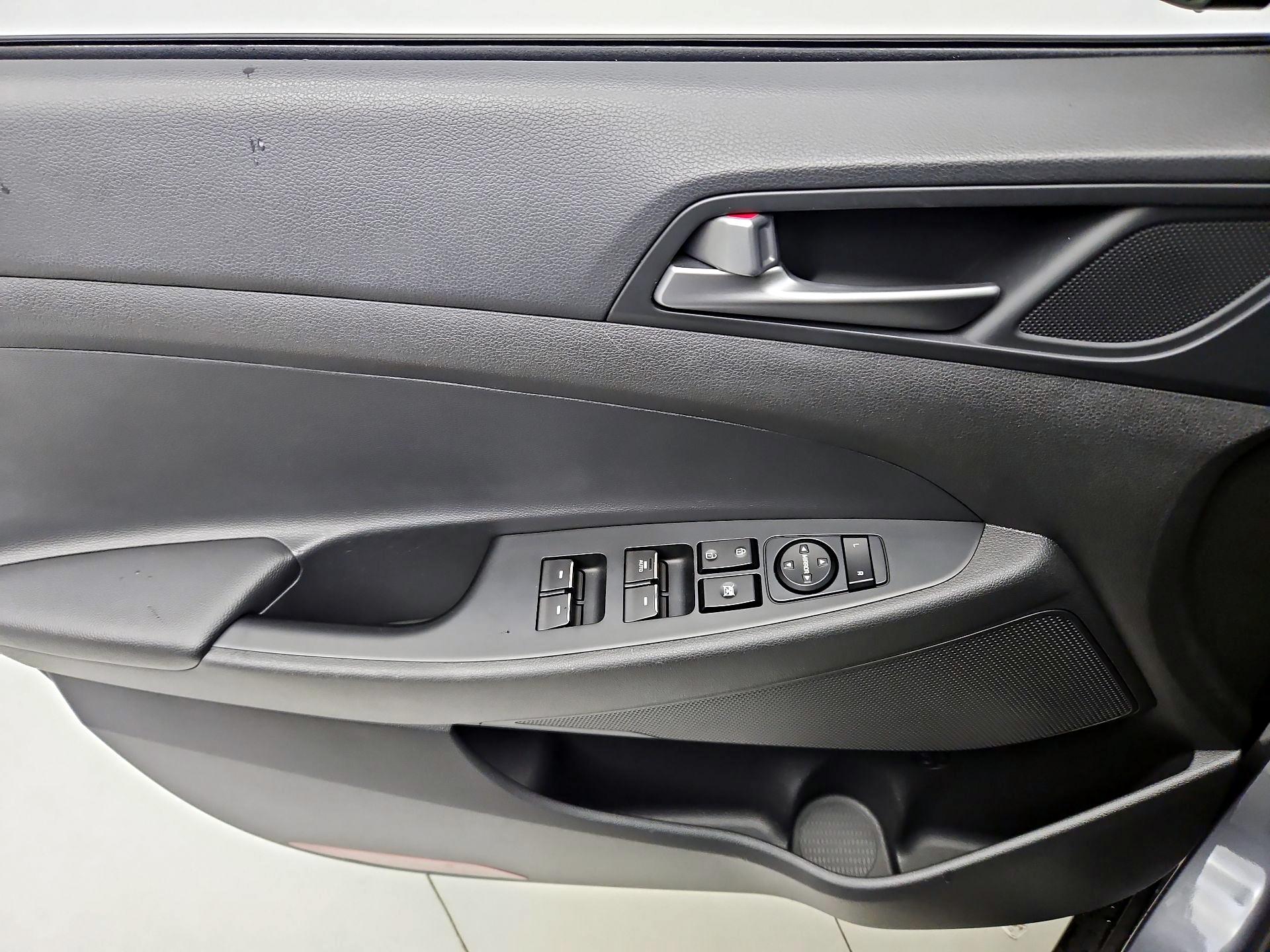 Thumbnail: 2016 Hyundai Tucson - 12