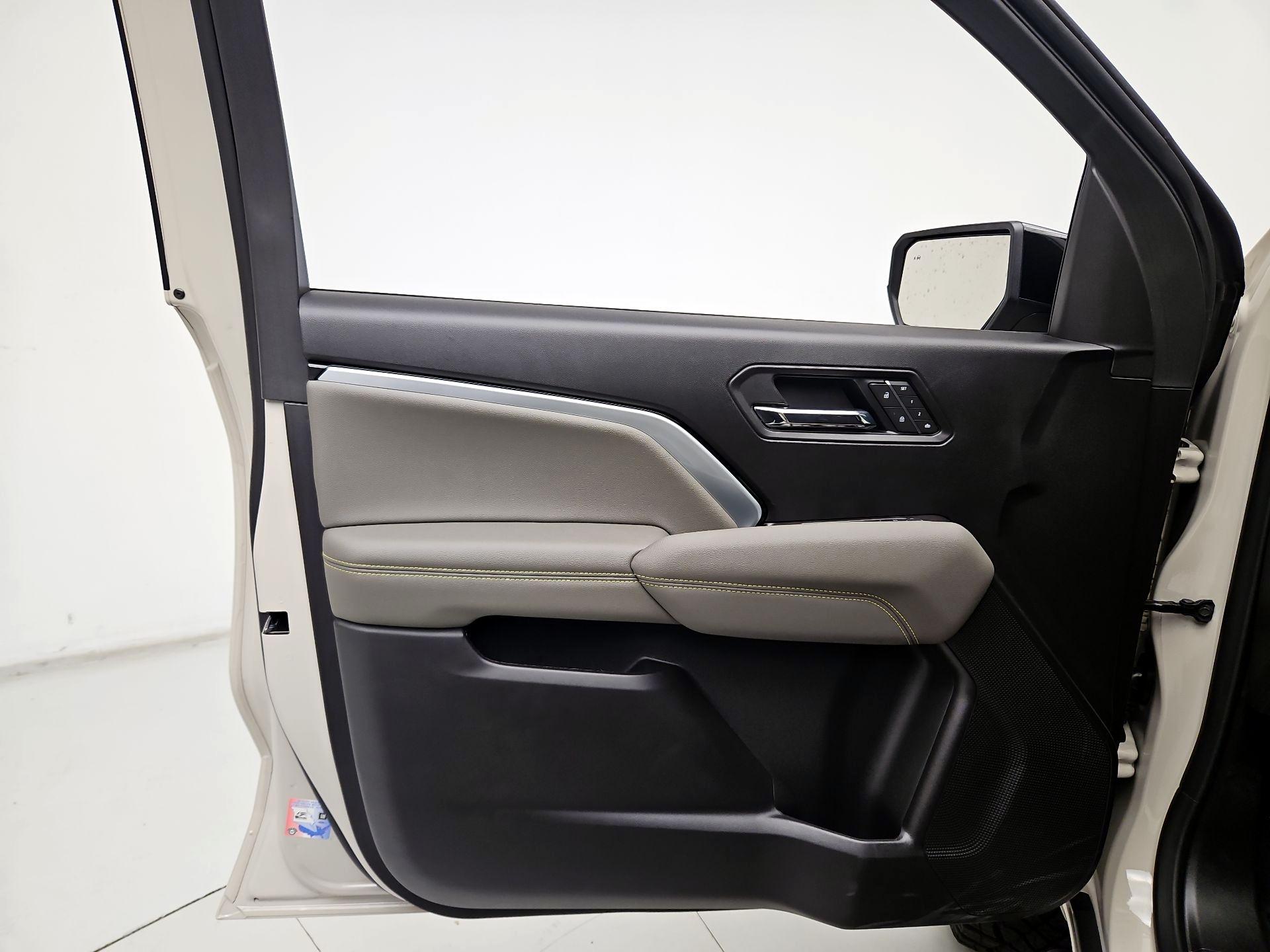 Thumbnail: 2026 Chevrolet Colorado - 12