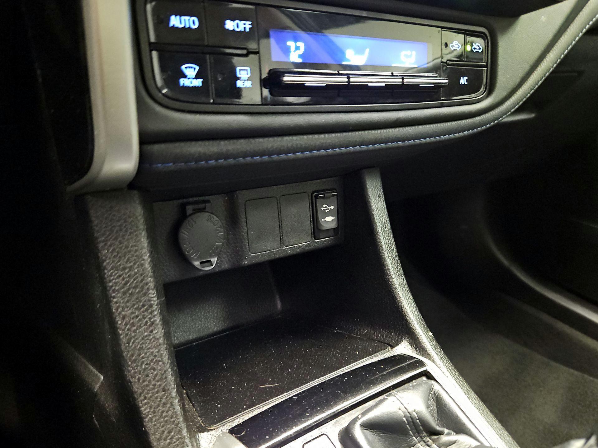 Thumbnail: 2019 Toyota Corolla - 18