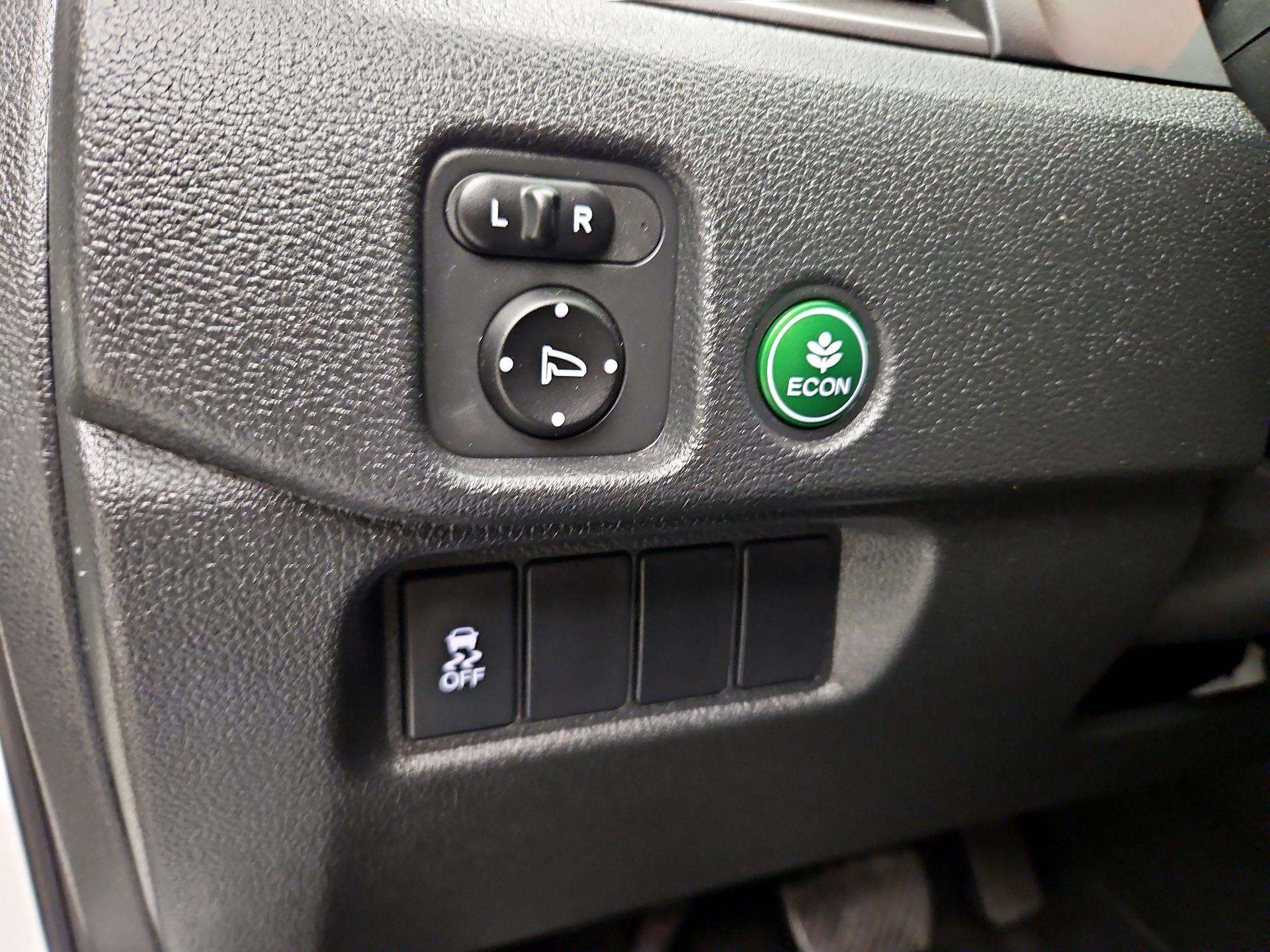 Thumbnail: 2017 Honda Pilot - 13