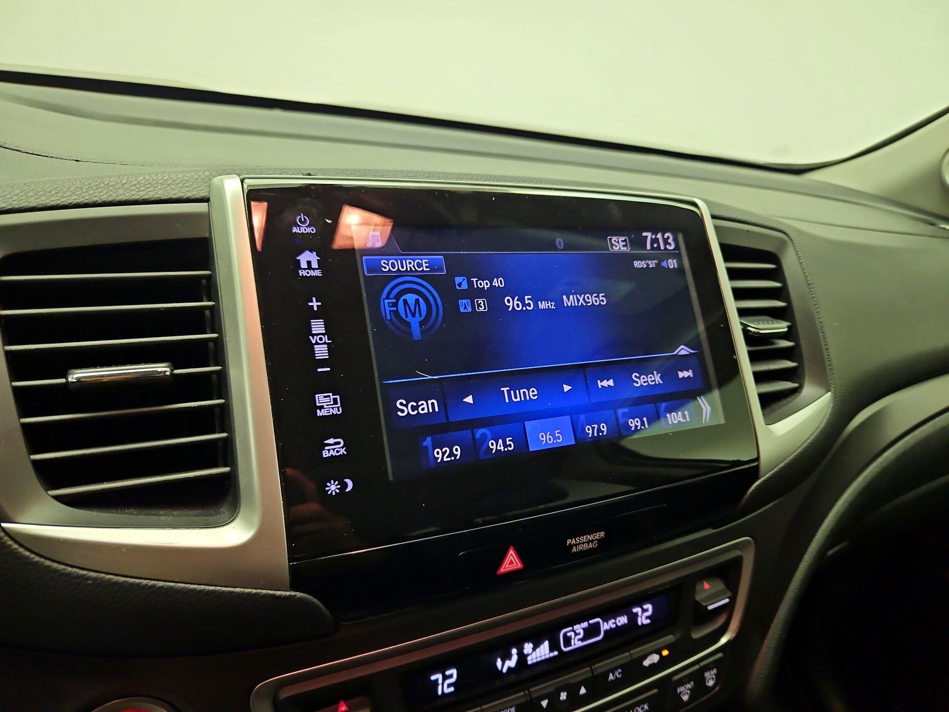 Thumbnail: 2017 Honda Pilot - 15