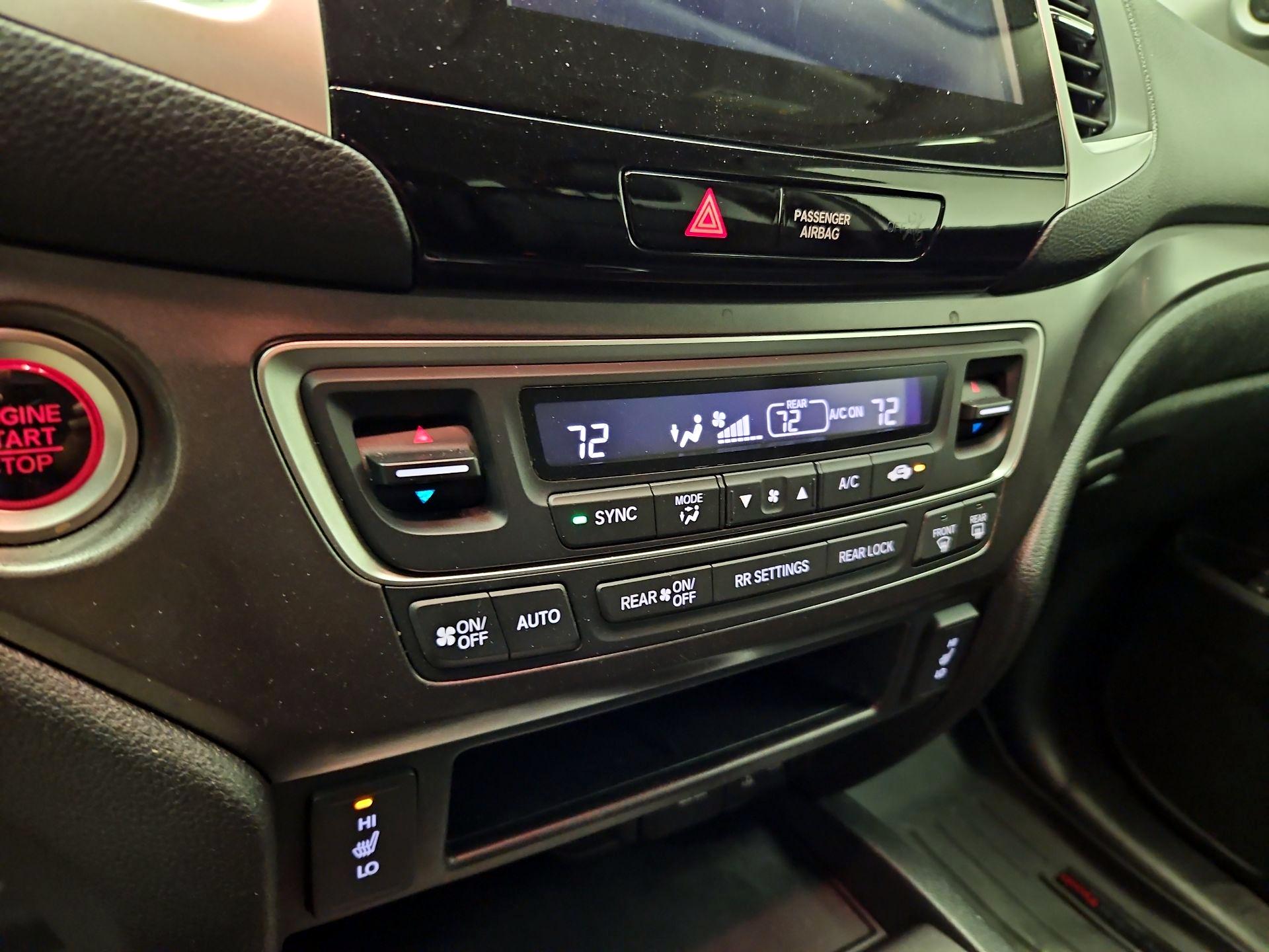 Thumbnail: 2017 Honda Pilot - 16