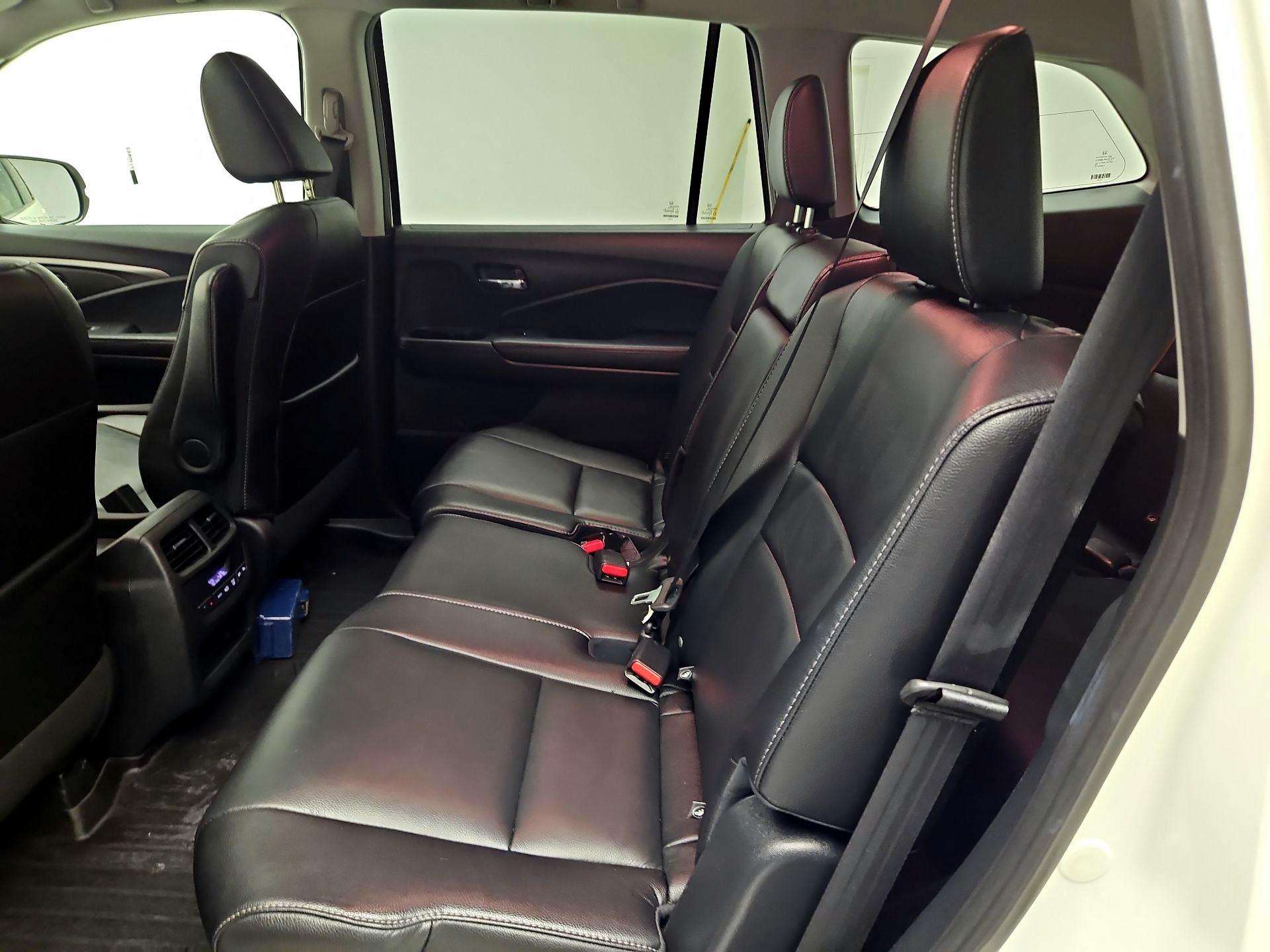 Thumbnail: 2017 Honda Pilot - 20