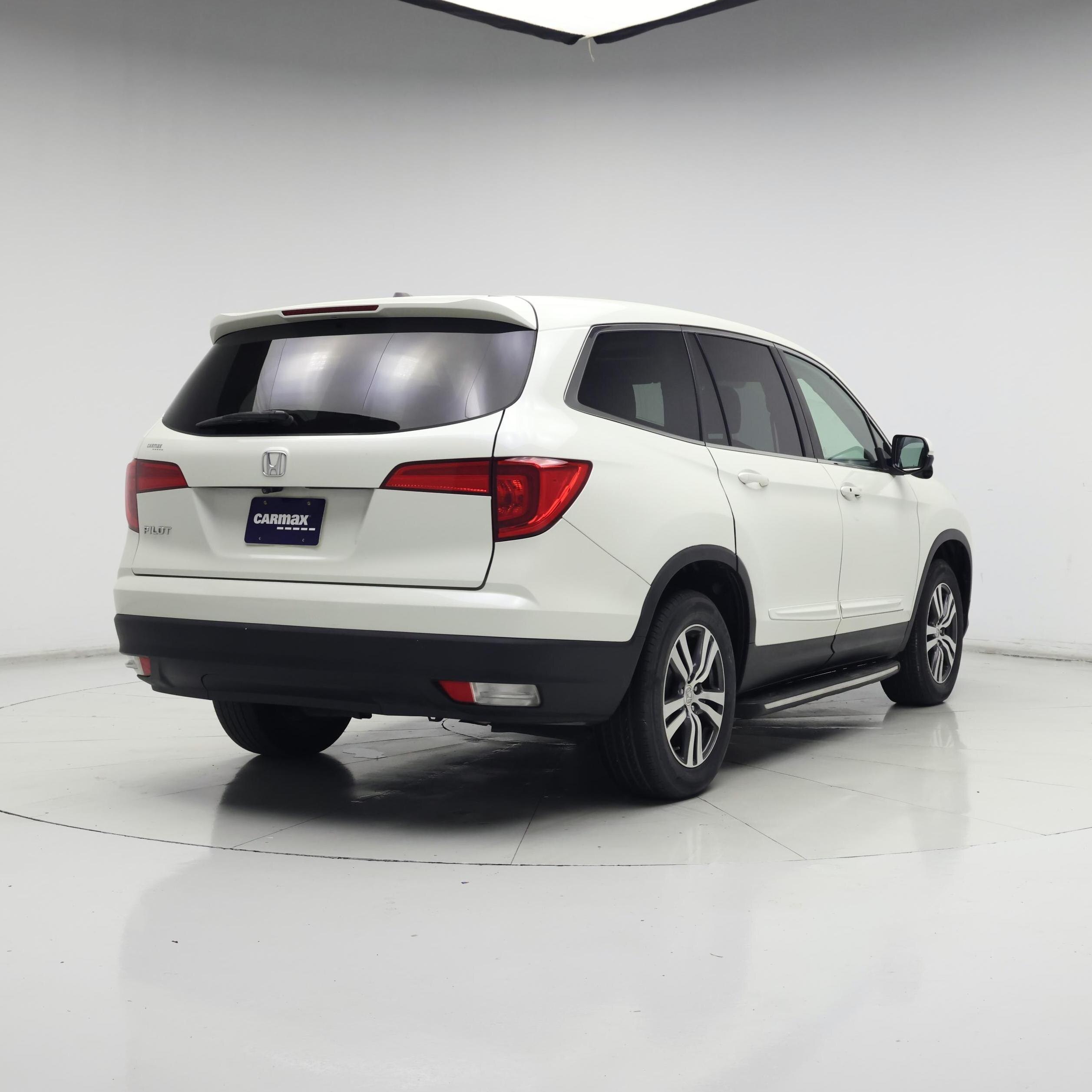 Thumbnail: 2017 Honda Pilot - 8