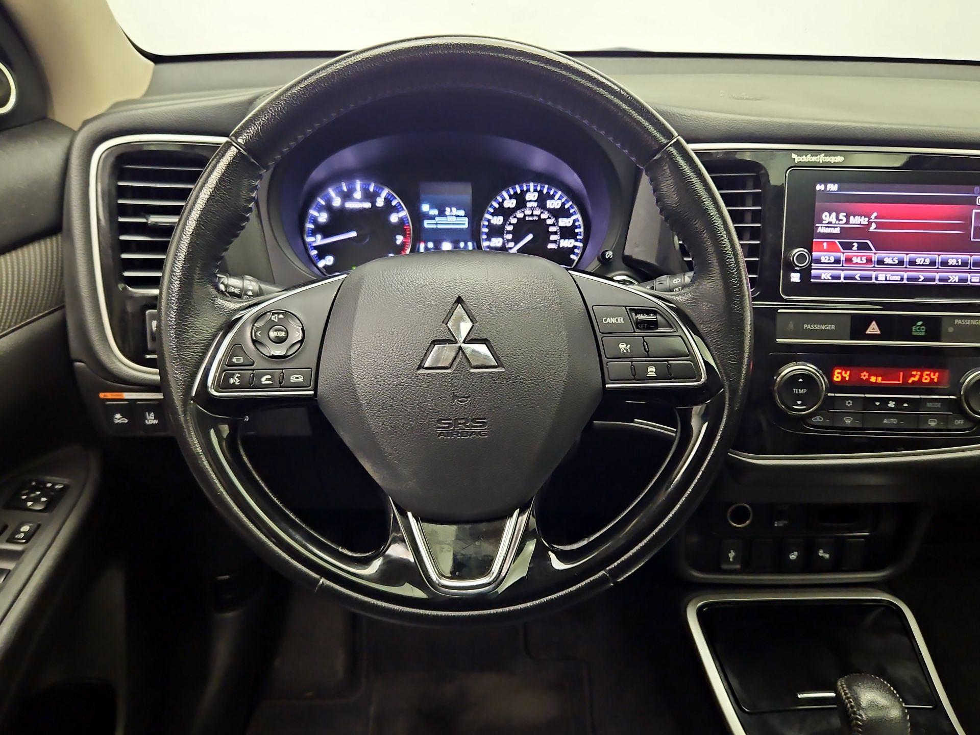 Thumbnail: 2019 Mitsubishi Outlander - 10