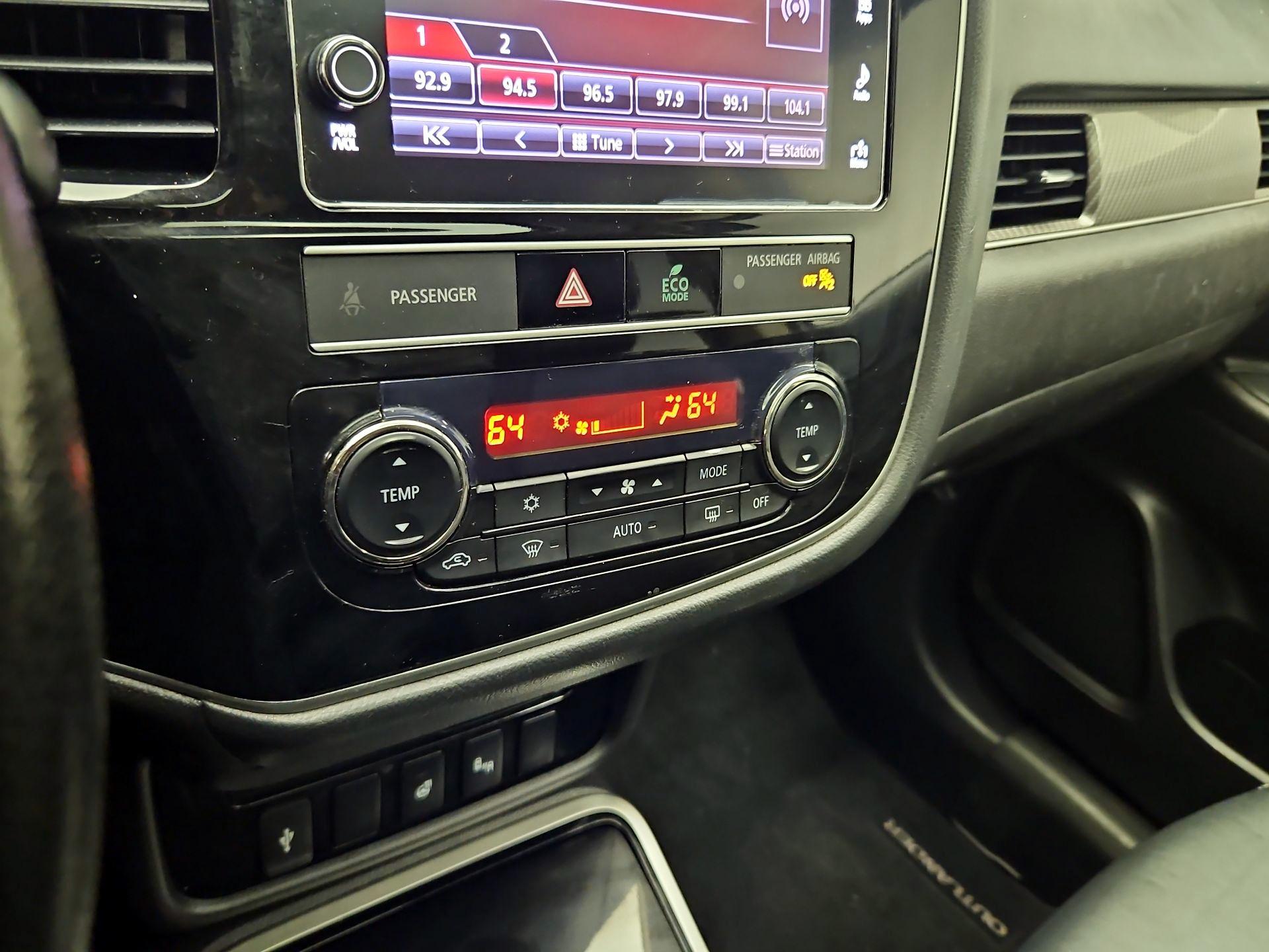 Thumbnail: 2019 Mitsubishi Outlander - 16