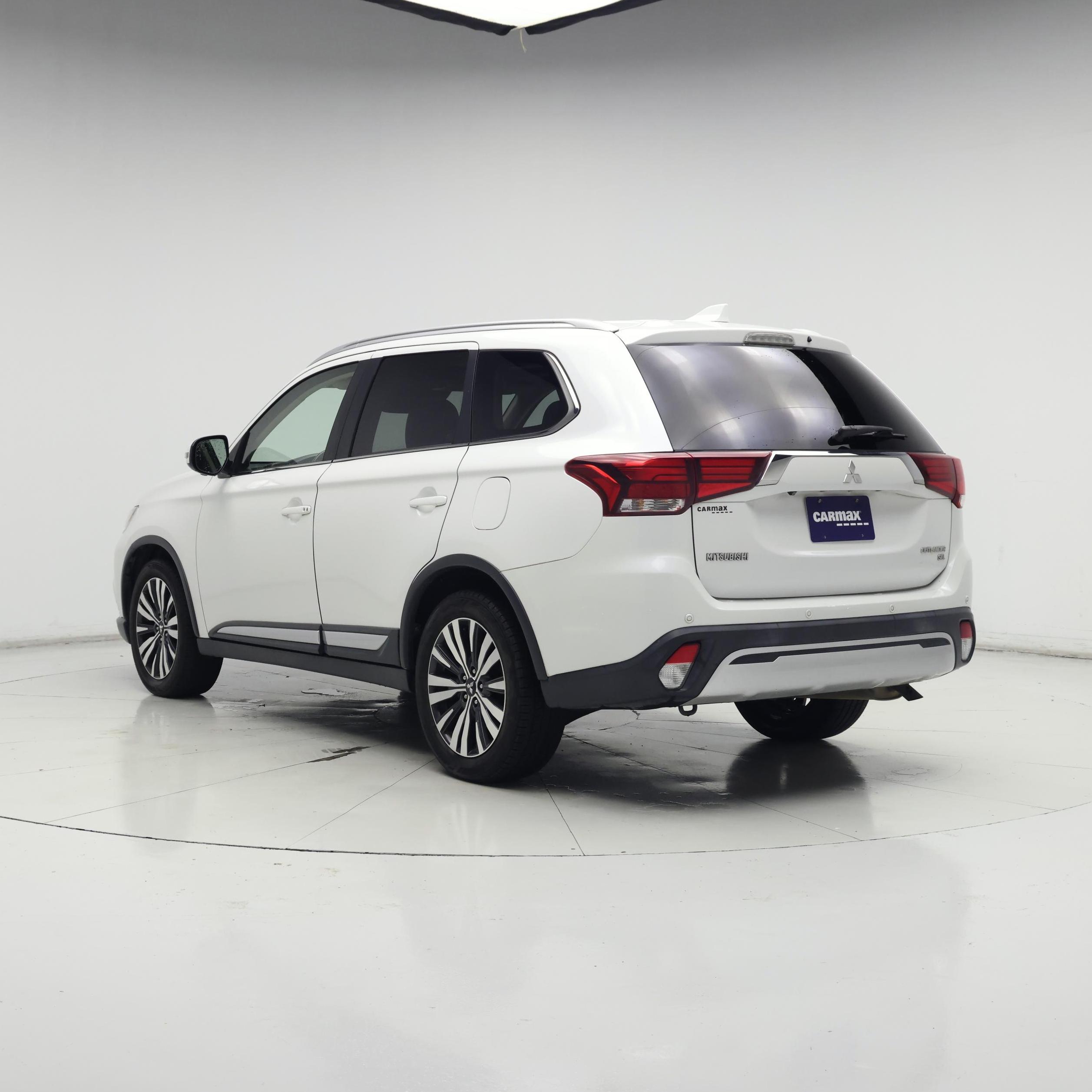 Thumbnail: 2019 Mitsubishi Outlander - 2