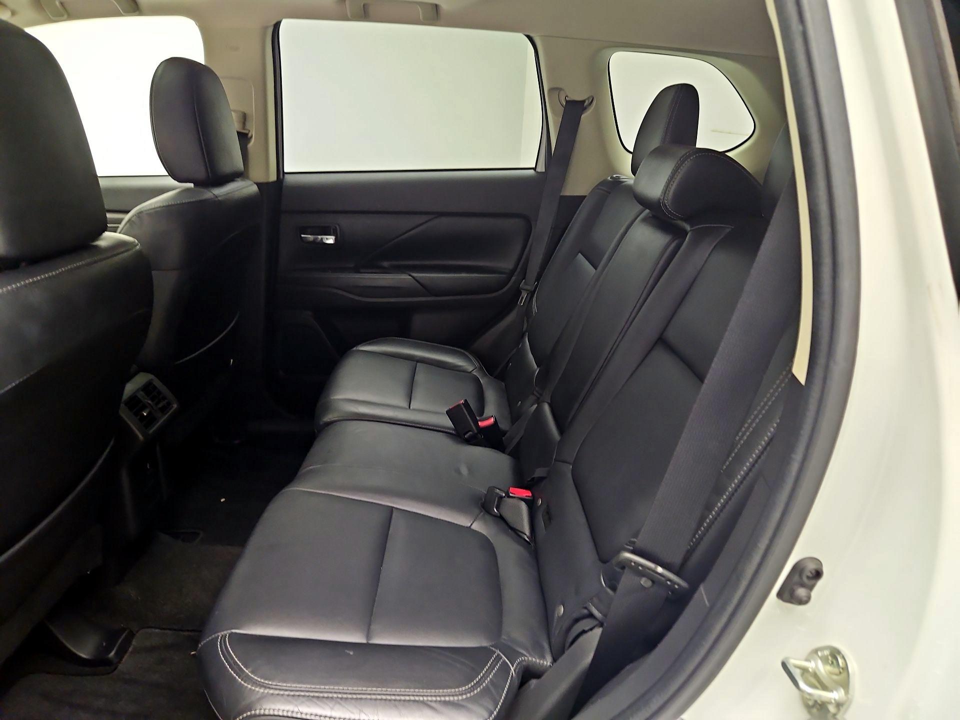 Thumbnail: 2019 Mitsubishi Outlander - 20