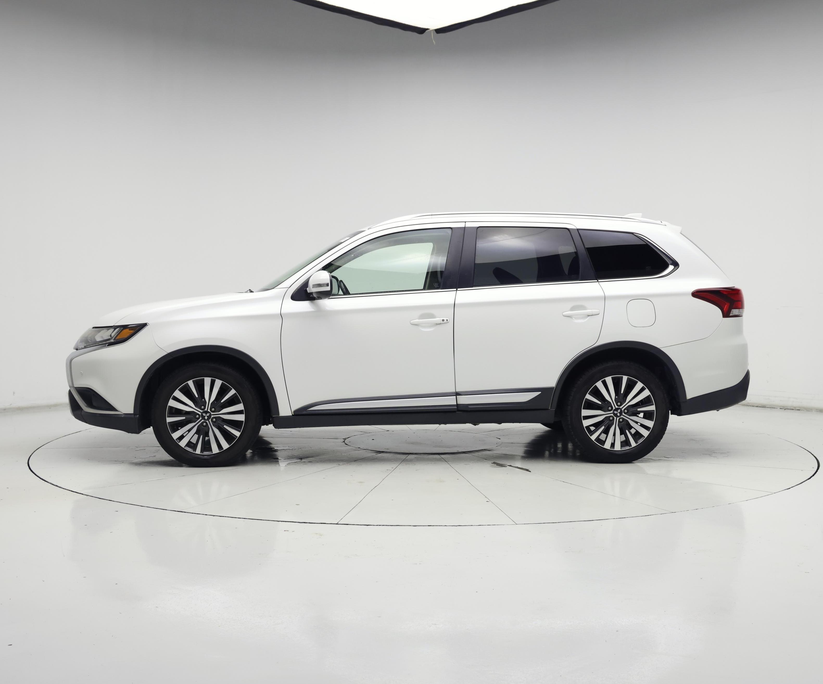 Thumbnail: 2019 Mitsubishi Outlander - 3