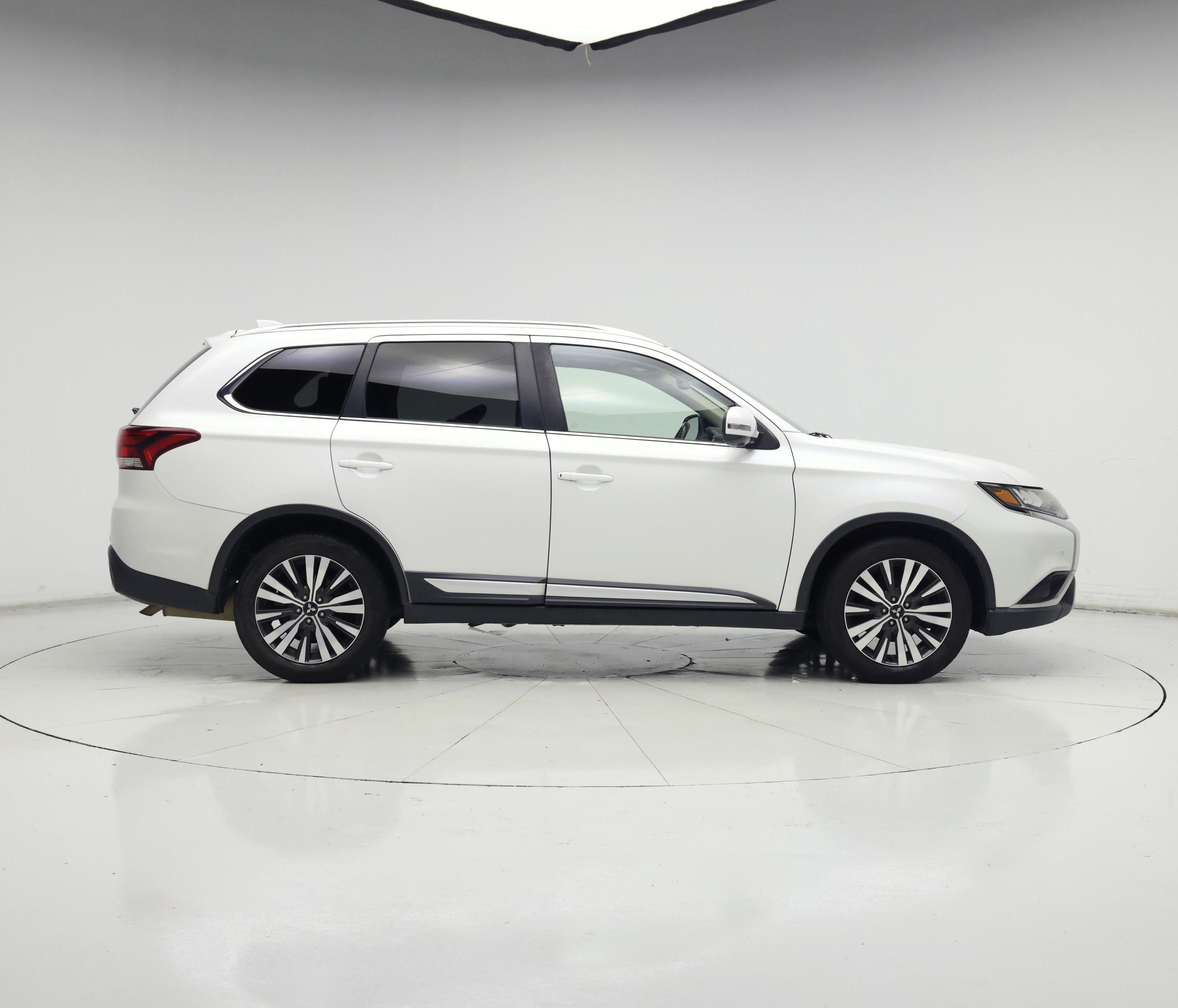 Thumbnail: 2019 Mitsubishi Outlander - 7