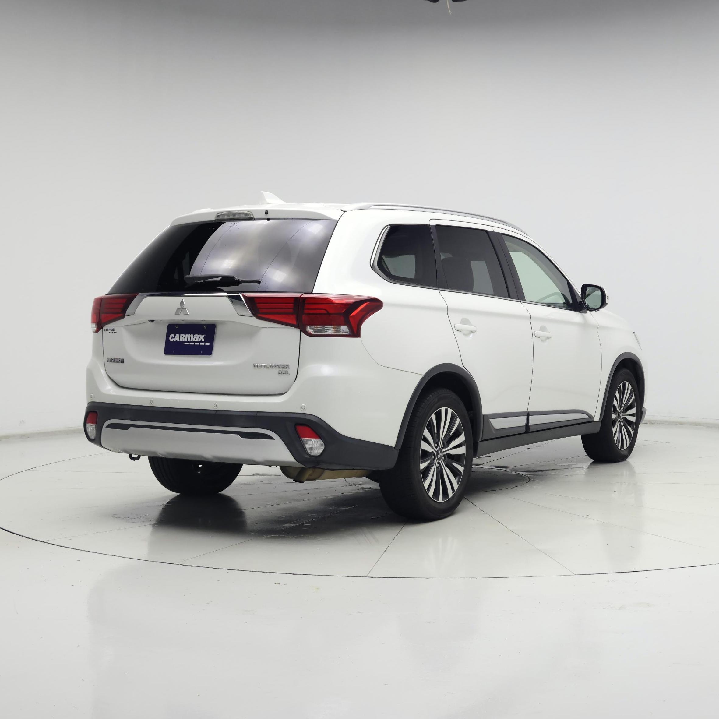 Thumbnail: 2019 Mitsubishi Outlander - 8