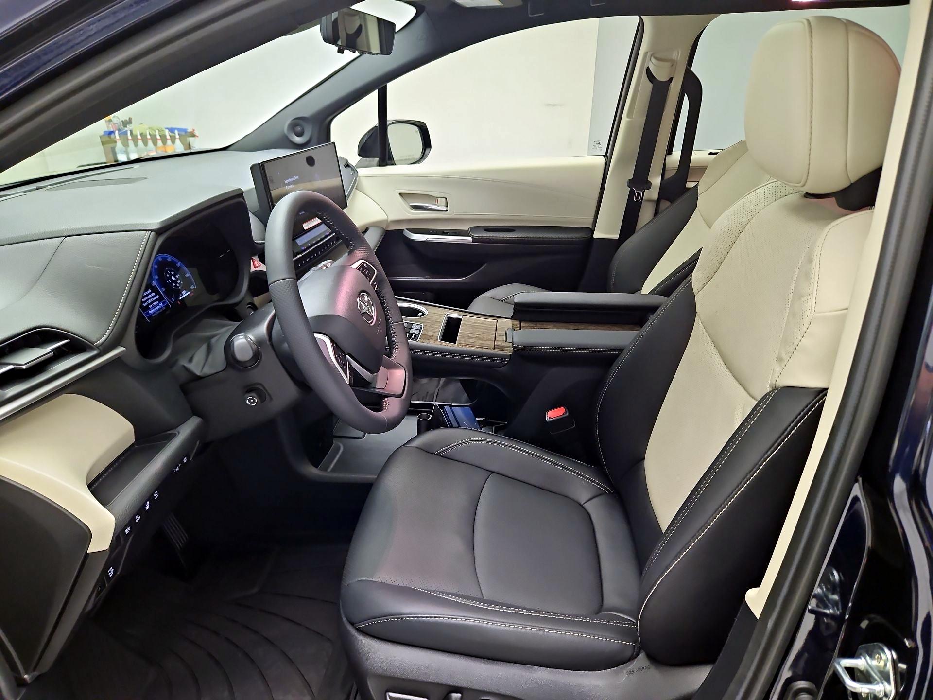 Thumbnail: 2025 Toyota Sienna - 11