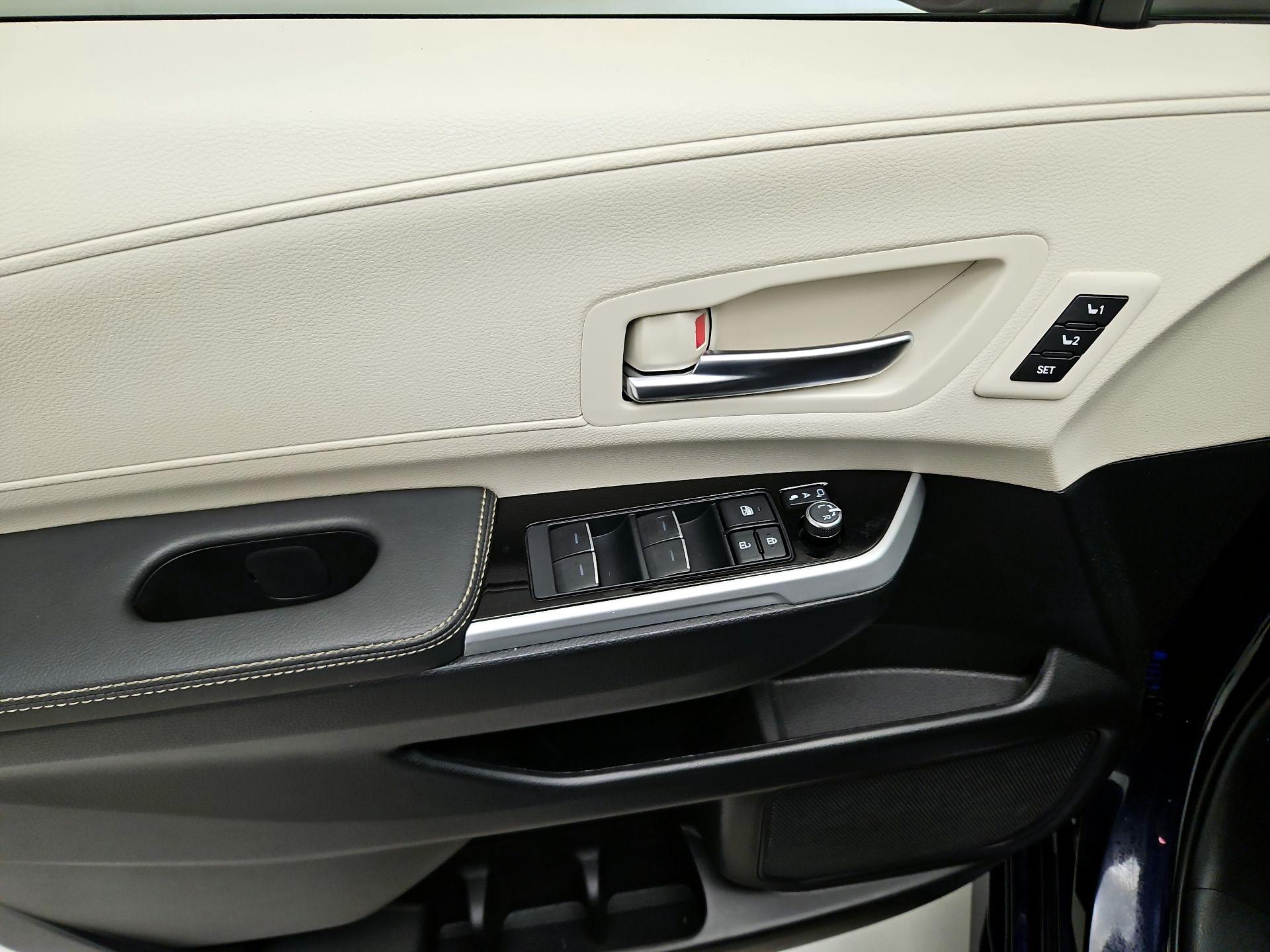 Thumbnail: 2025 Toyota Sienna - 12