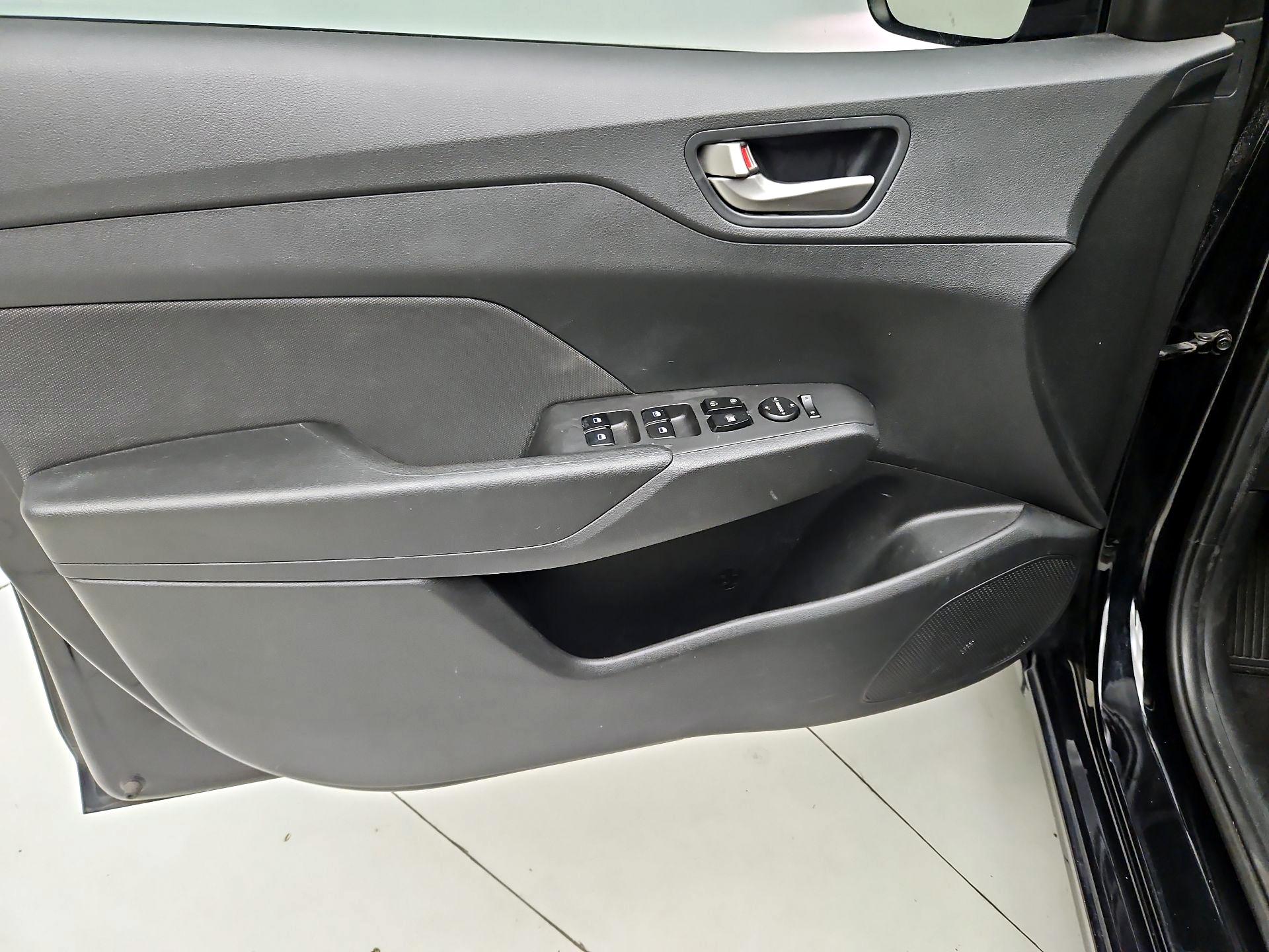 Thumbnail: 2019 Hyundai Accent - 12