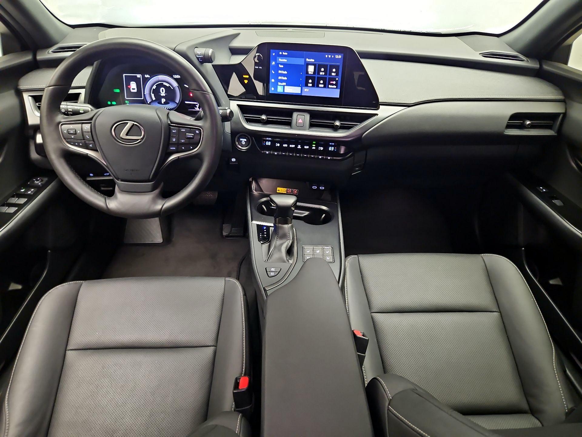 Thumbnail: 2023 Lexus UX - 9