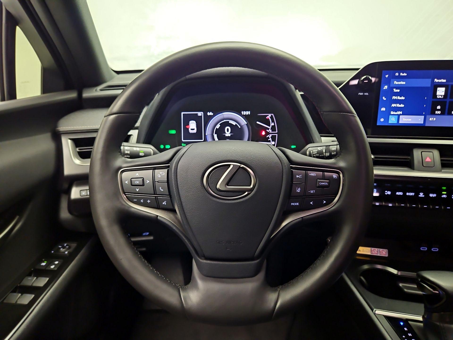 Thumbnail: 2023 Lexus UX - 10